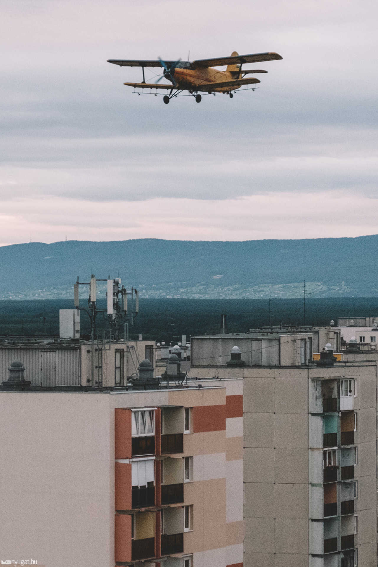 Szúnyogirtás AN-2 repülőgéppel