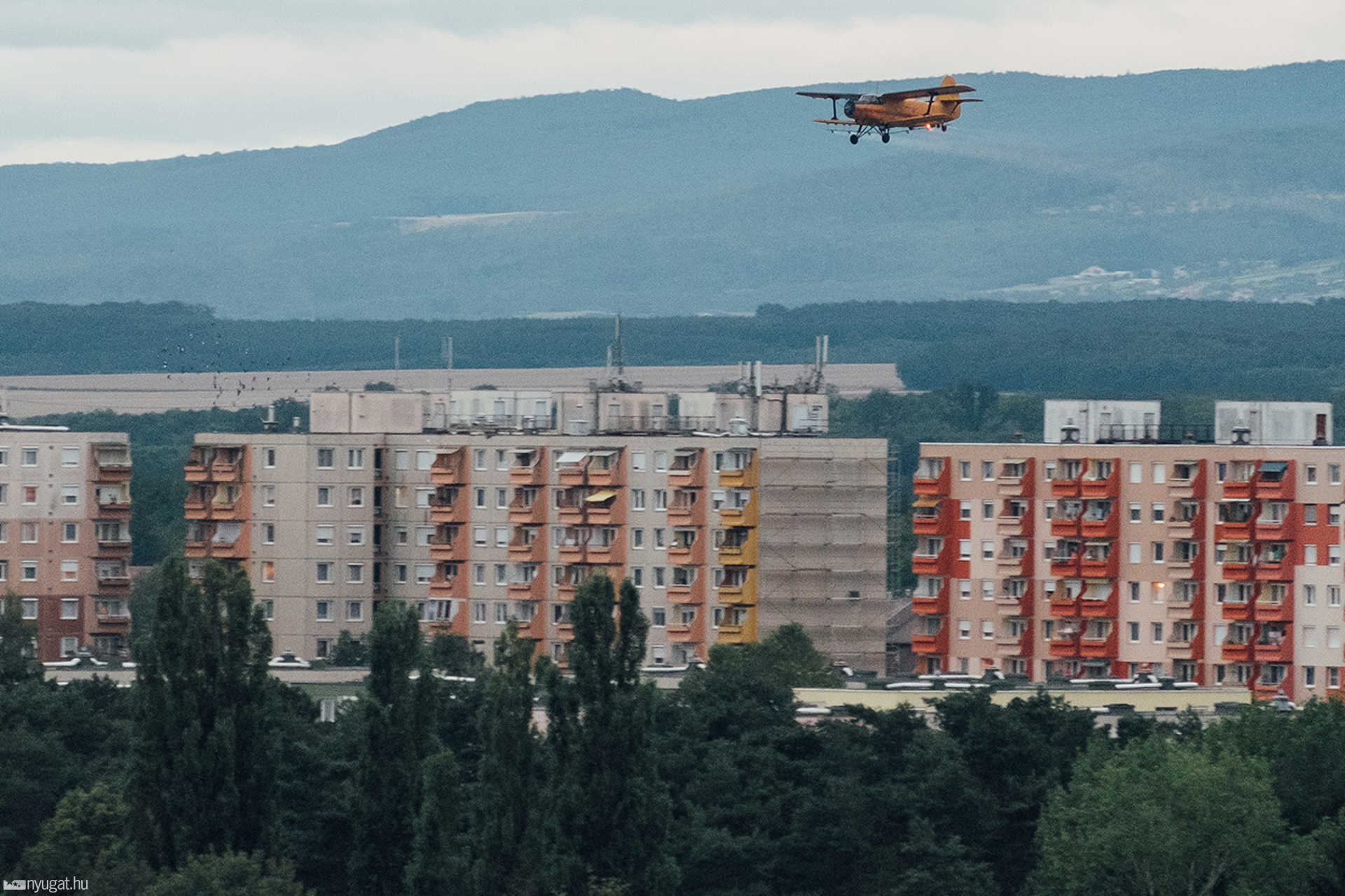 Szúnyogirtás AN-2 repülőgéppel