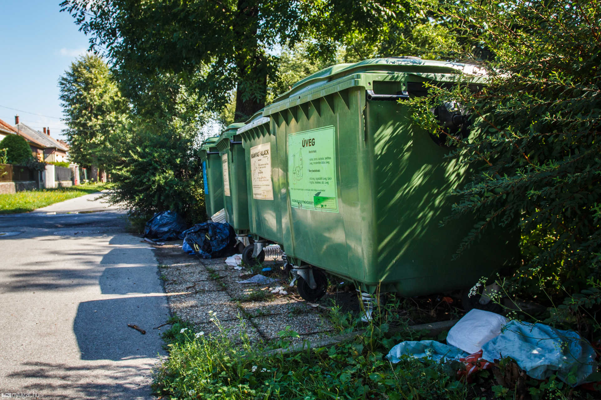 Szemetes szelektív sziget a Jáki úton