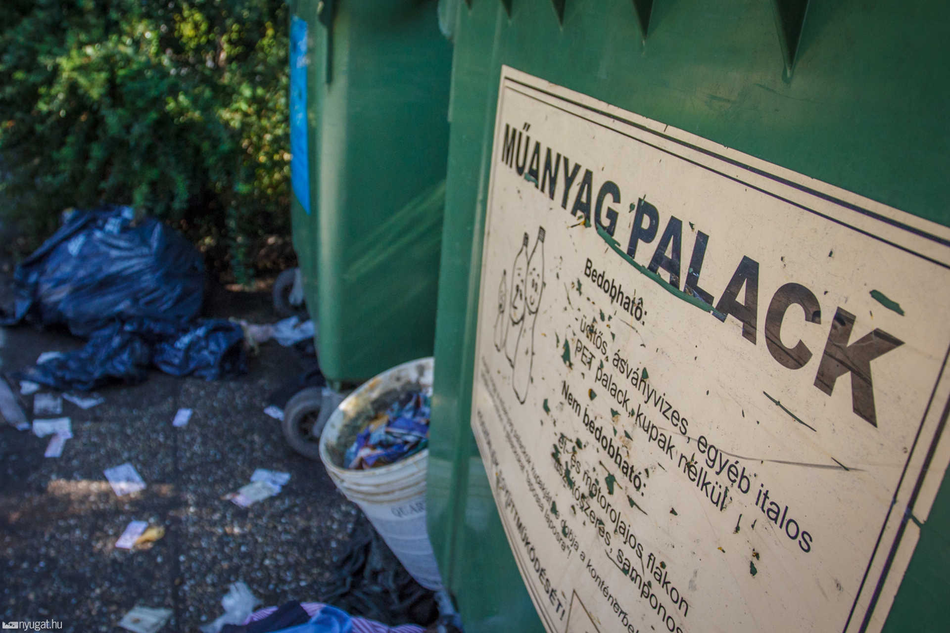 Szemetes szelektív sziget a Jáki úton