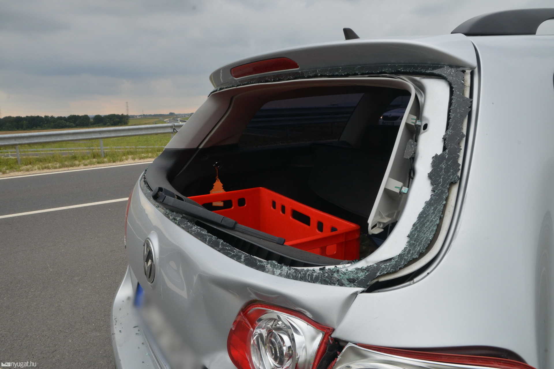 Kamion és VW ütközött a vépi felüljárón 