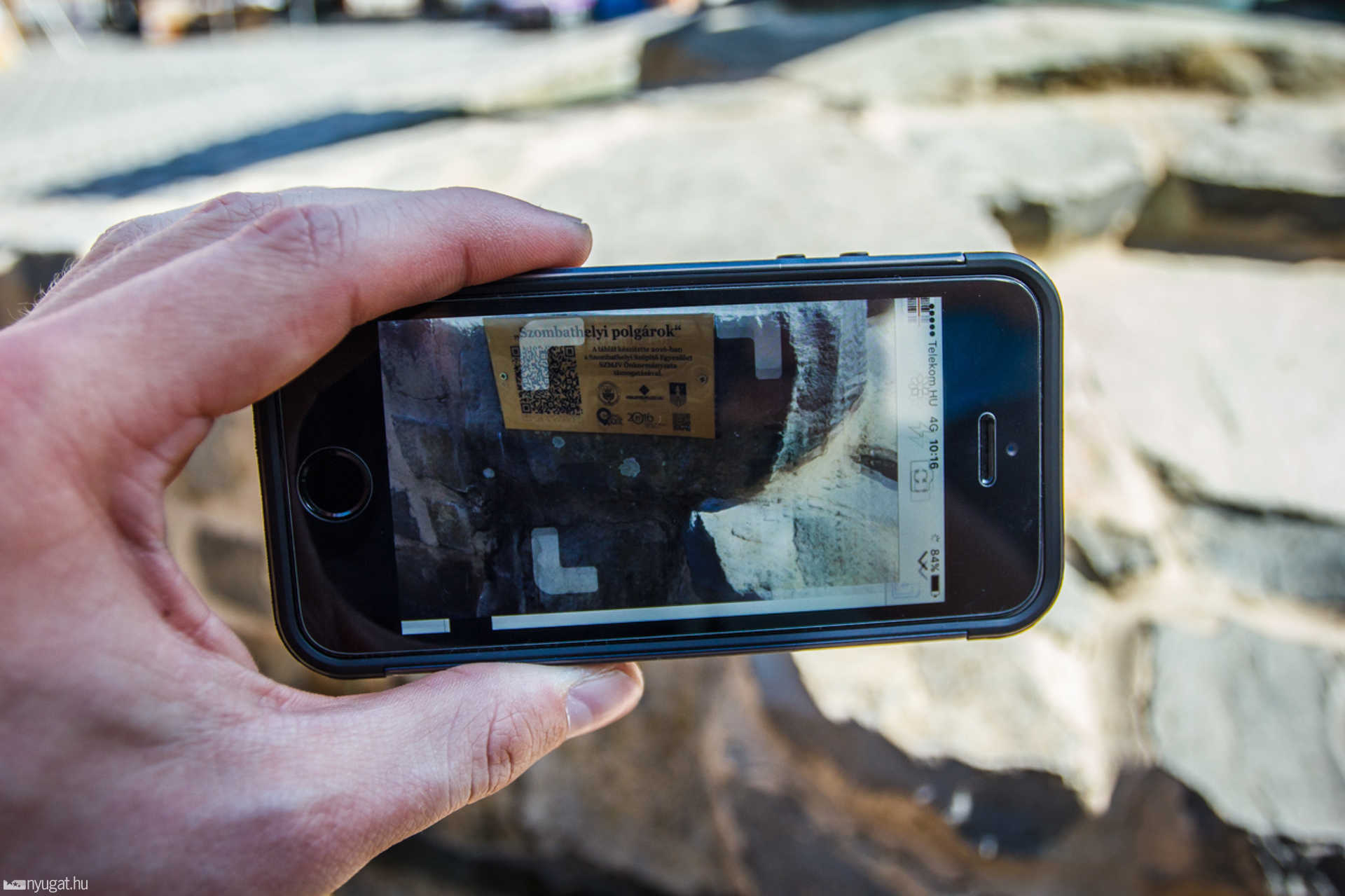 QR kódos táblát kaptak a Szombathelyi polgárok