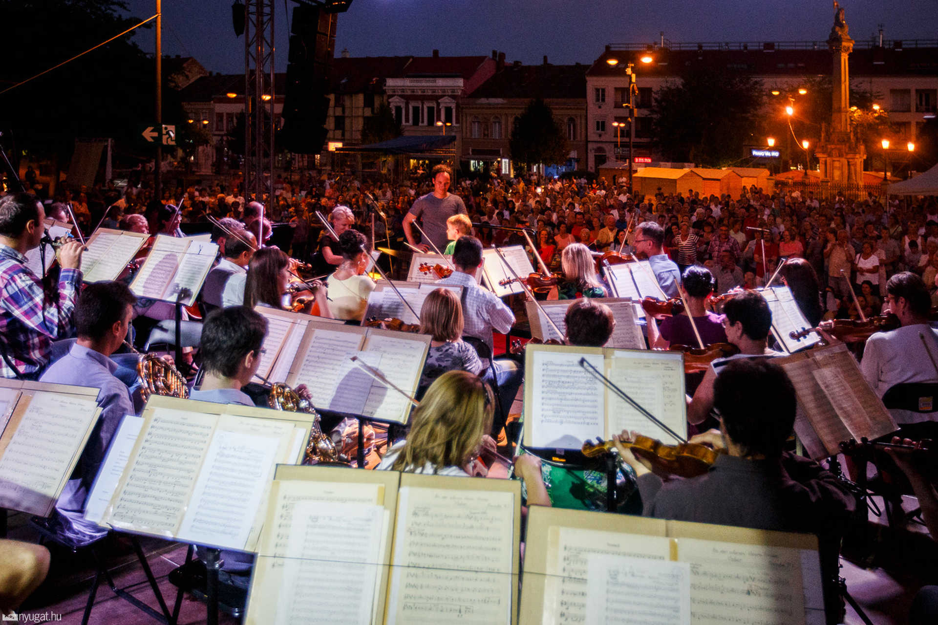 Promenádkoncertet adott a Savaria Szimfonikus Zenekar