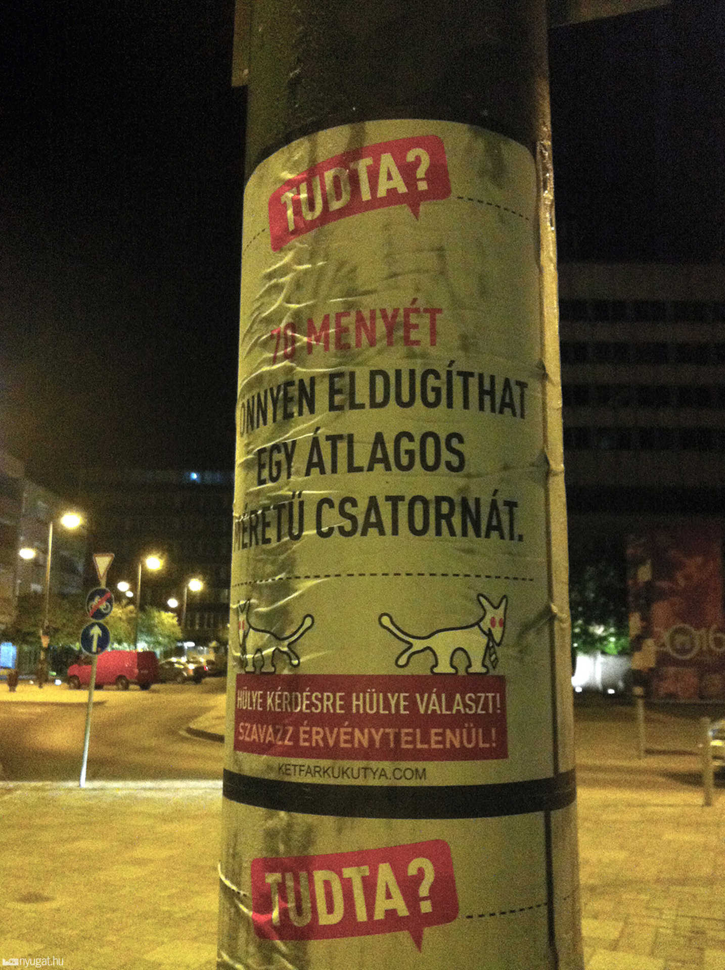Plakátolt az MKKP Szombathely belvárosában