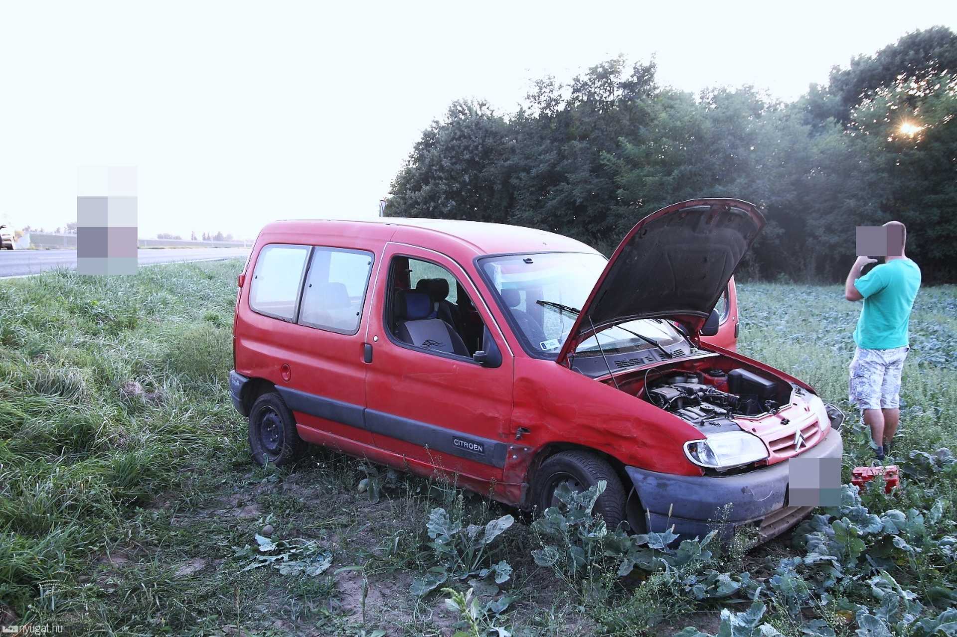 VW és Citroen ütközött a 86-os úton
