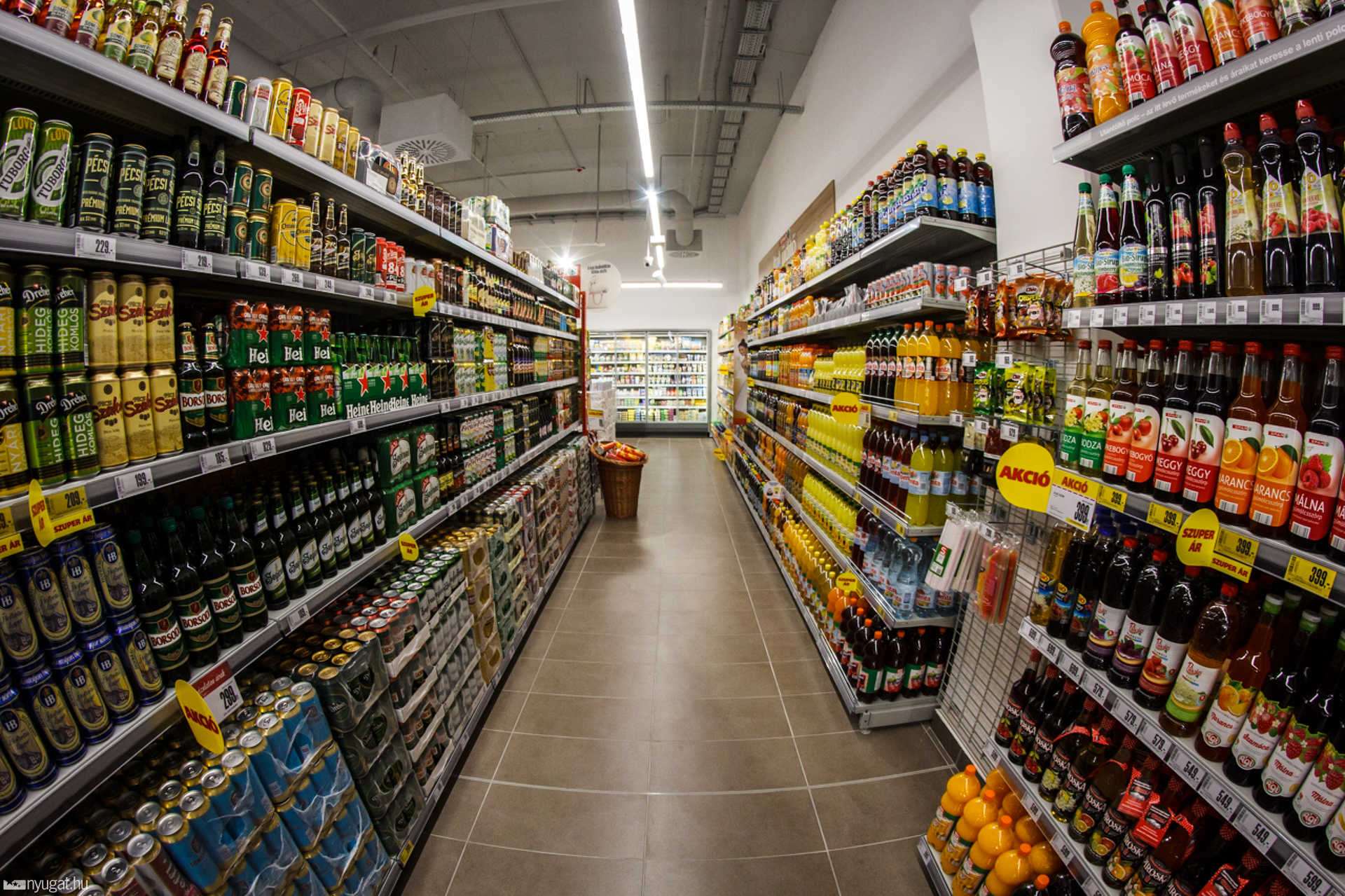 SPAR nyílt a Savaria Plázában