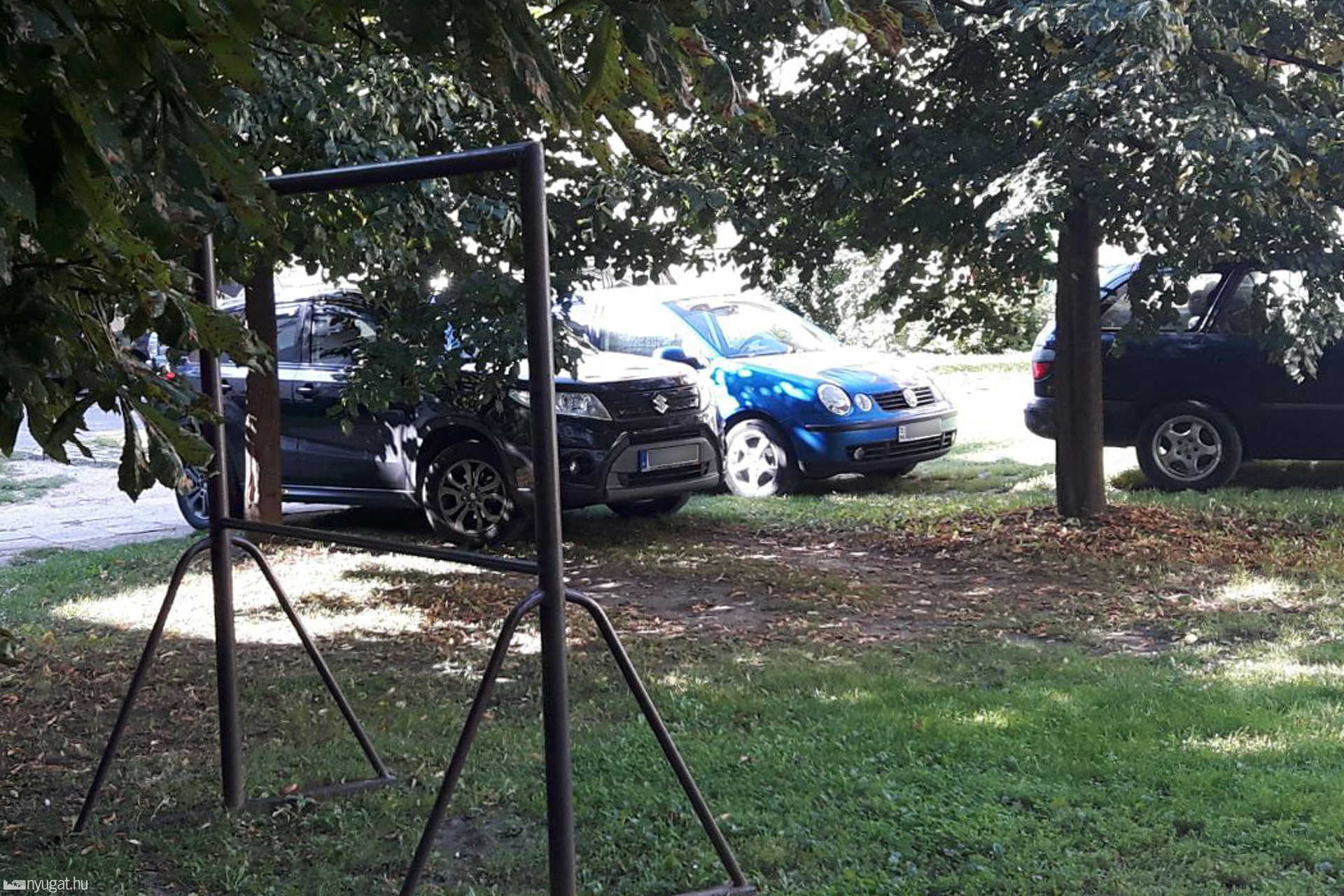 Variációk egy témára: szabálytalan parkolás a Király utcában