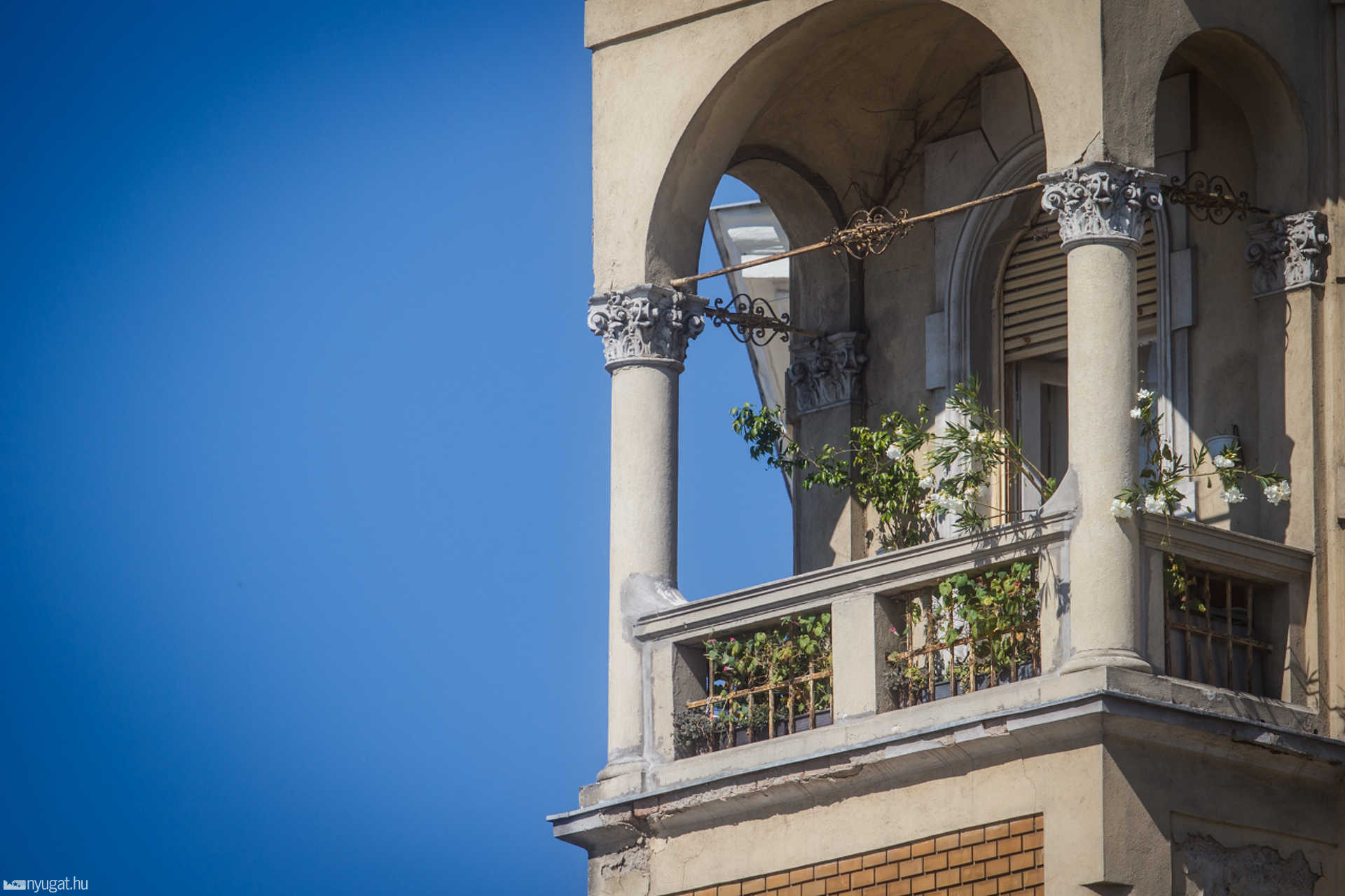 A mindenki által vágyott, csodaszép balkon a Fő tér sarkán, az egykori Eleganciánál