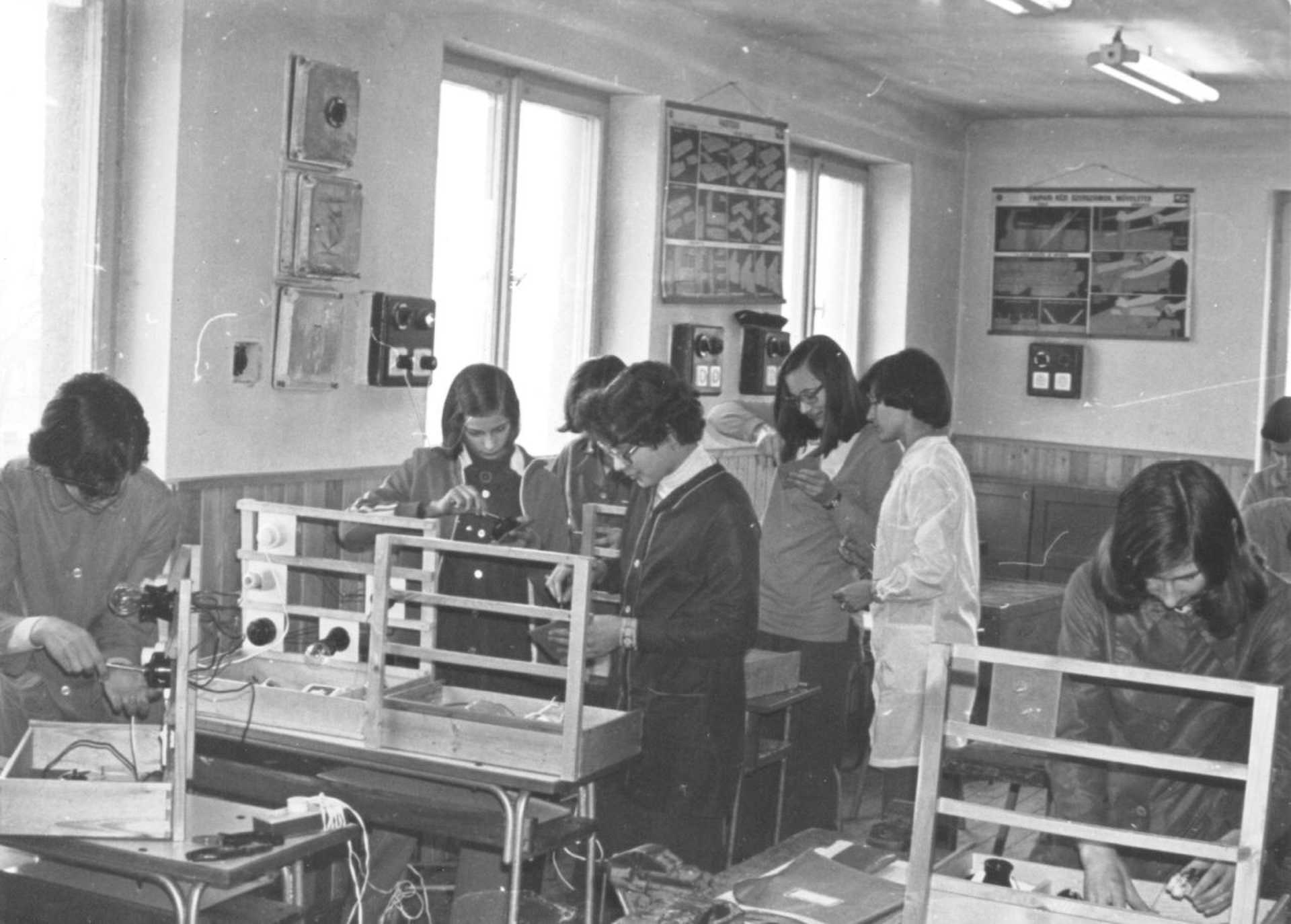 Technikaóra, 1975.