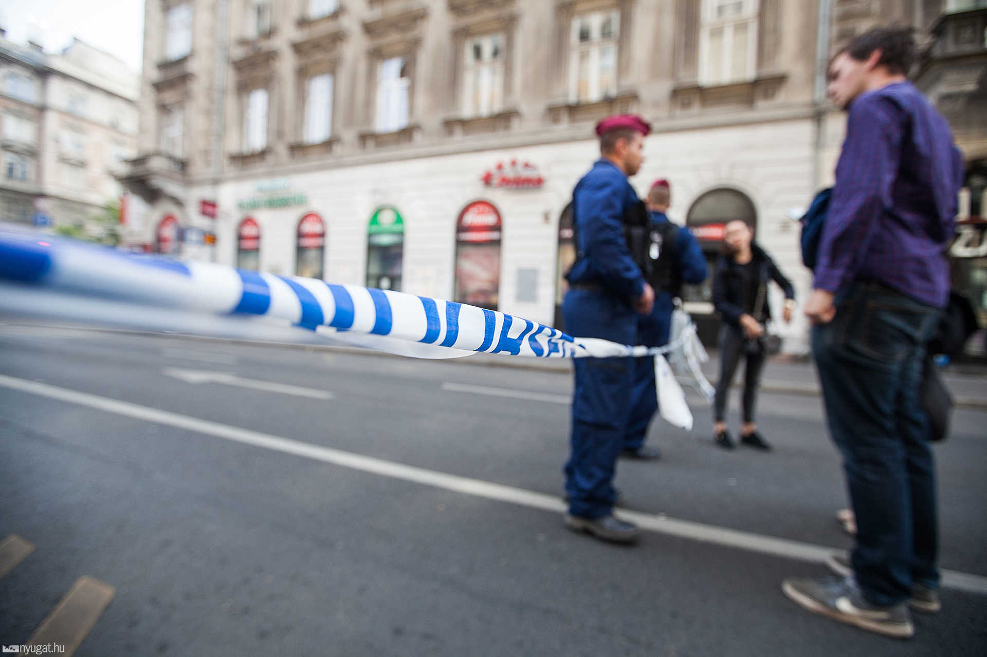 A budapesti robbantás helyszínén másnap, a Király utca és a Teréz körút környékén
