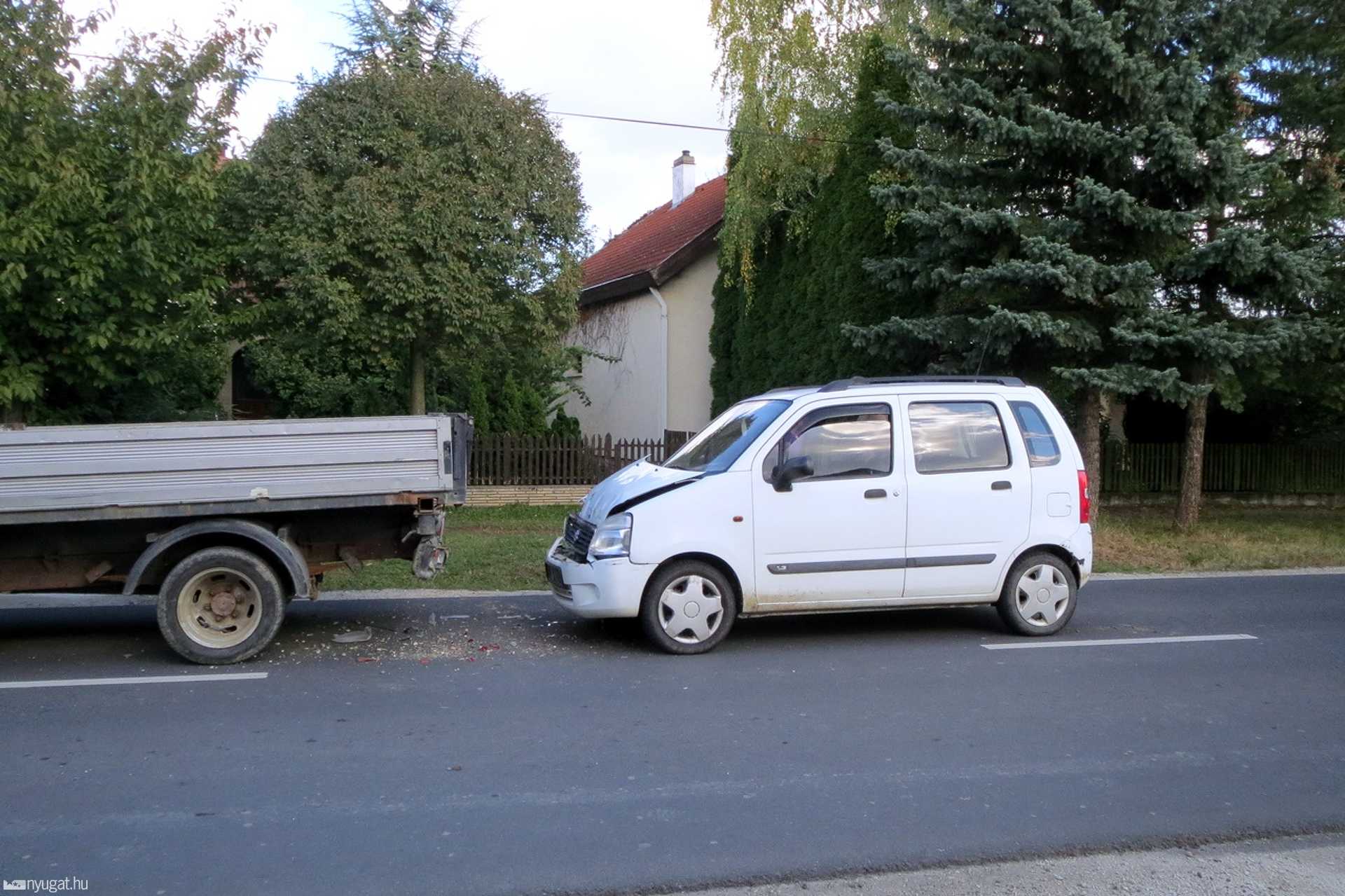 Lassító Ivecónak hajtott egy Suzuki Gencsapátiban
