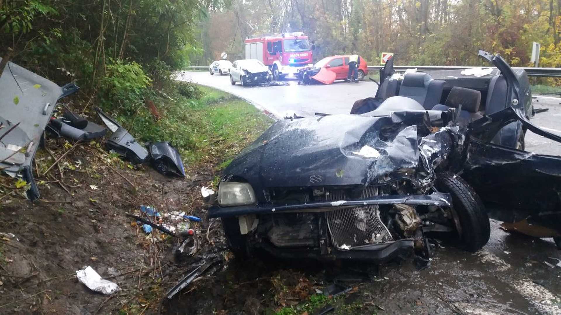Három autó ütközött a 22-es főúton