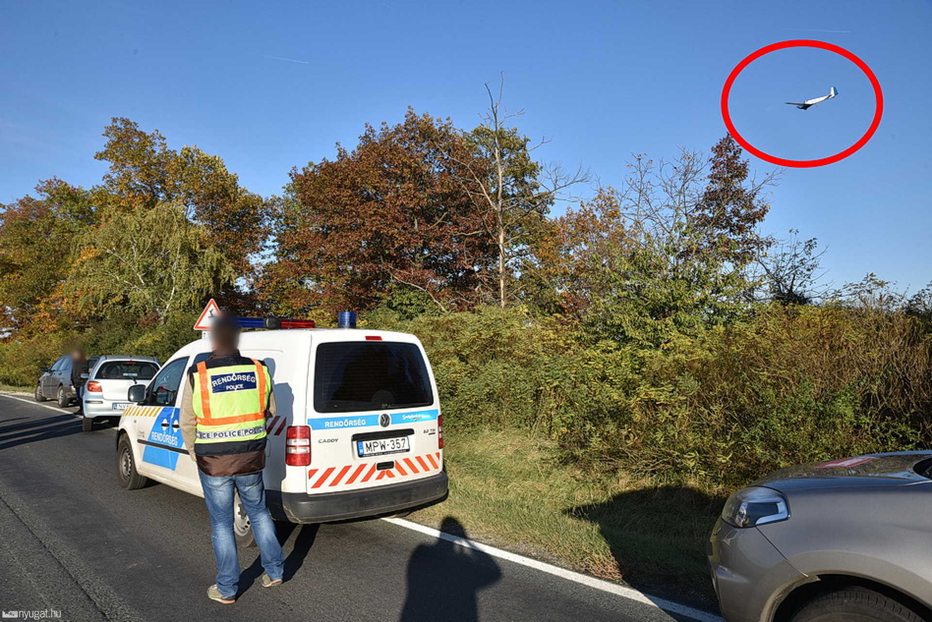 Repülőről is keresik a baleset után elmenekült fiatalt Gencsapáti mellett