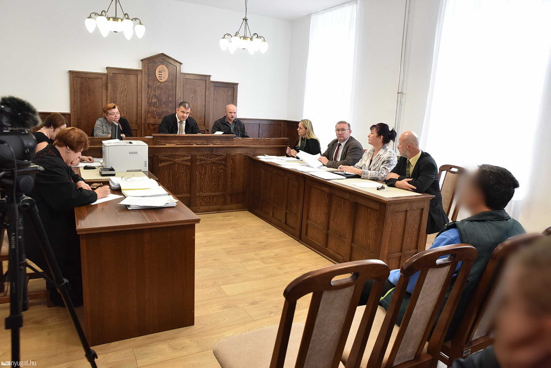 Tíz nagyfröccs után szúrta nyakon védekezni sem tudó áldozatát