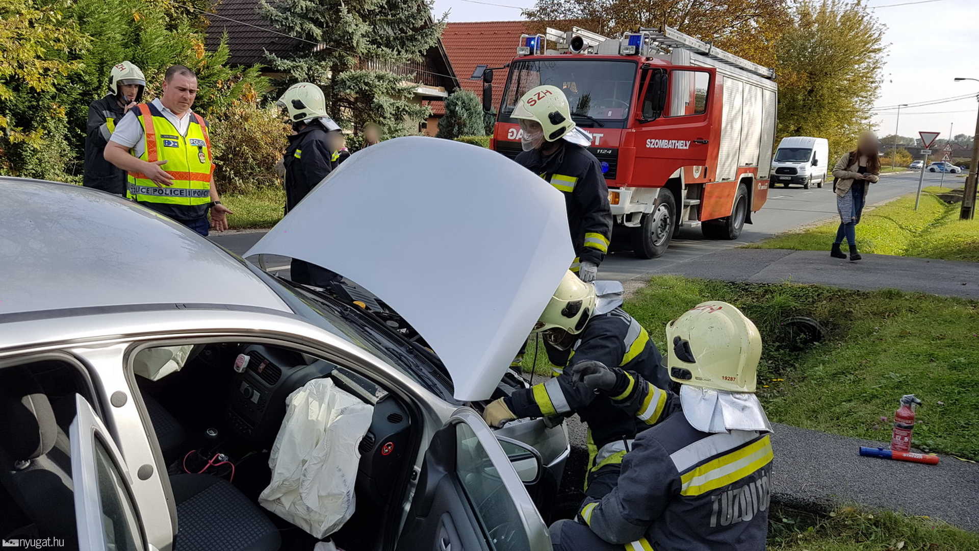 Nem vette észre a szemből érkezőt, Opelbe kanyarodott egy Ford