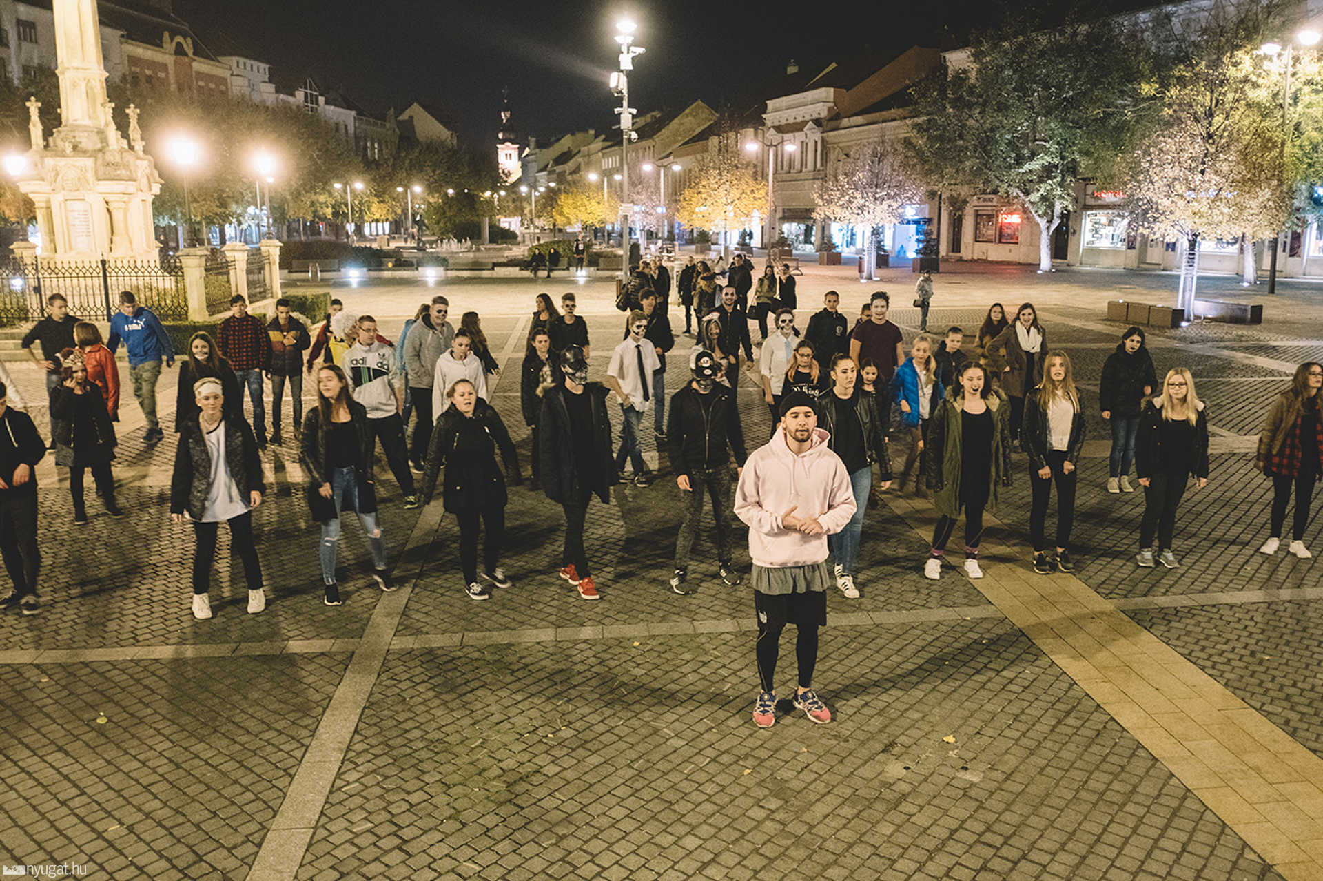 Halloween-tánc a Fő téren