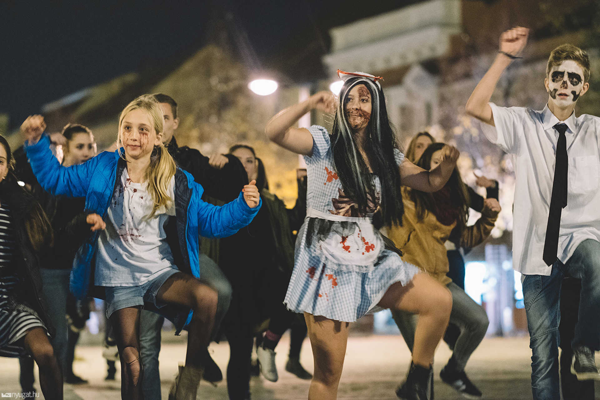 Halloween-tánc a Fő téren