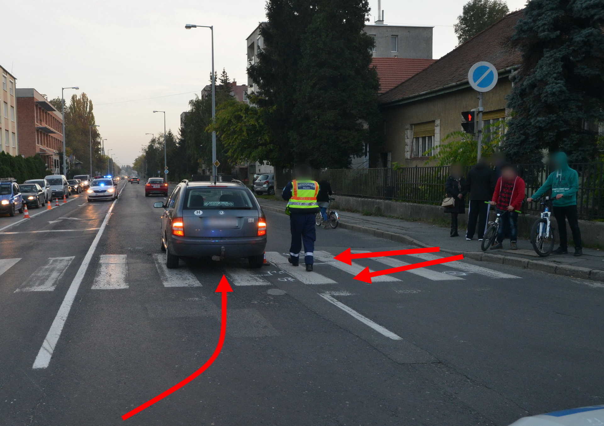 Két gyalogost sodort el egy autó Szombathelyen