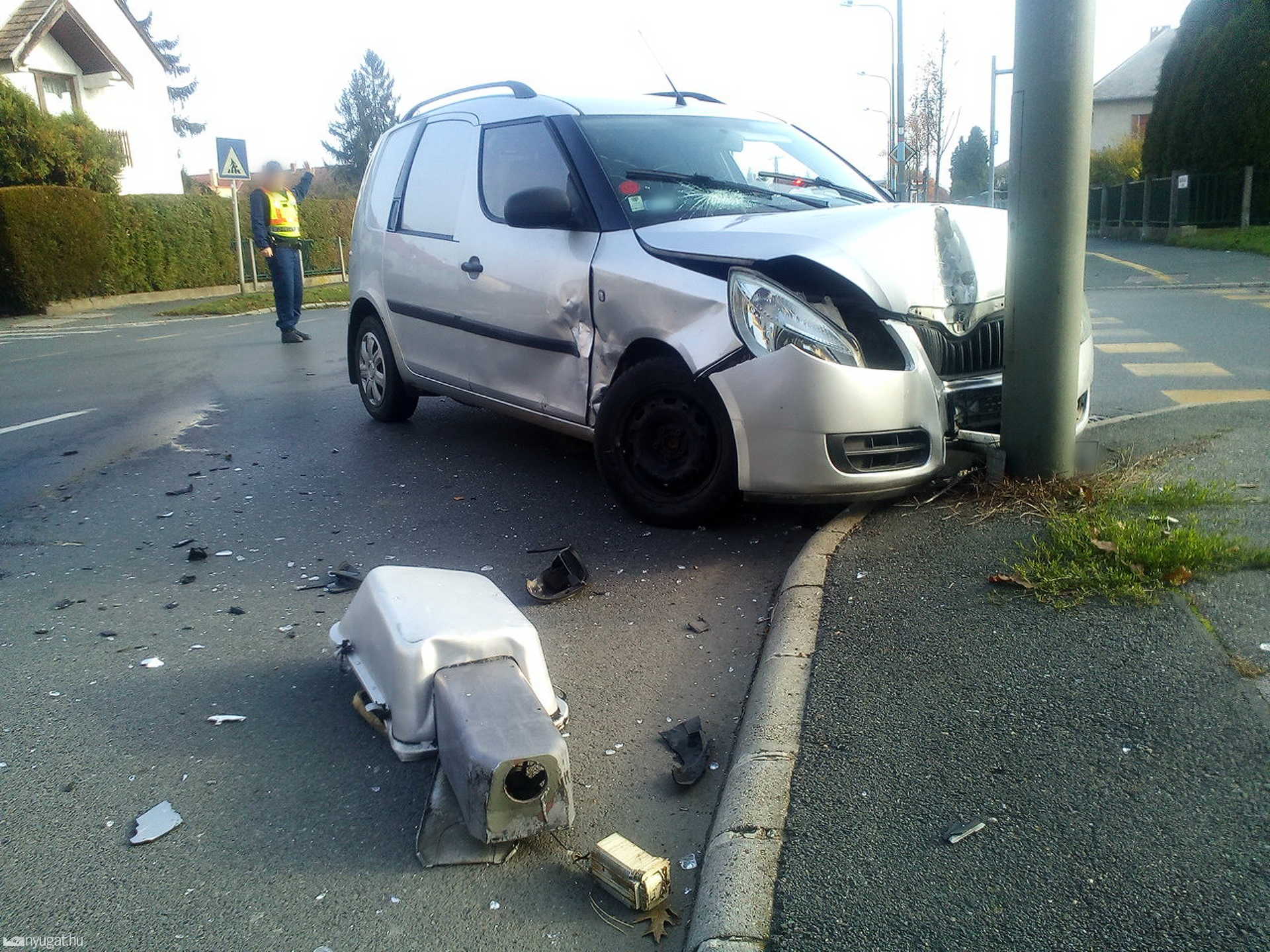 Oszlopnak csapódott a vétlen Skoda a Bartók Béla körúton