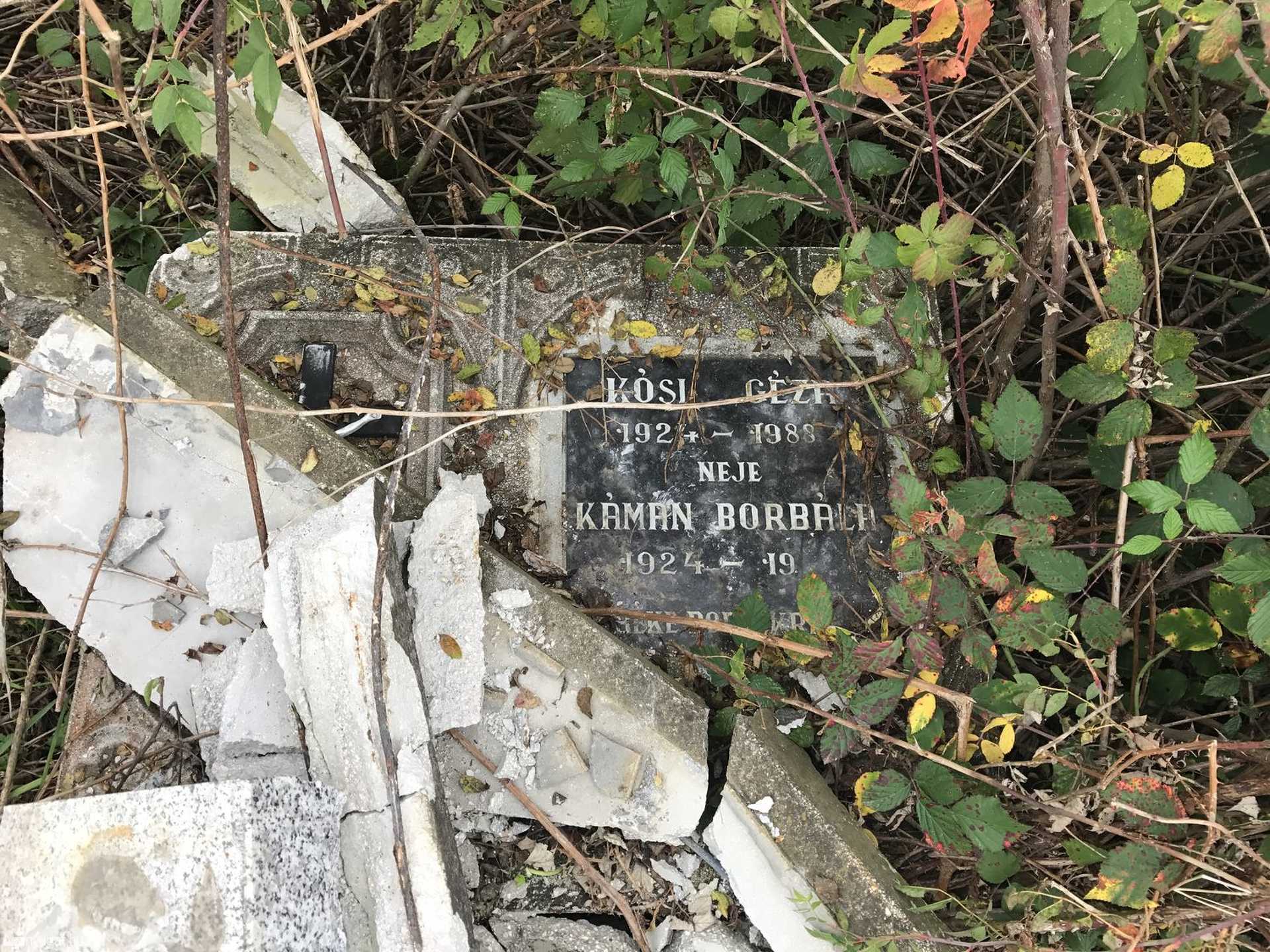 Illegálisan lerakott hulladék az oladi dombon
