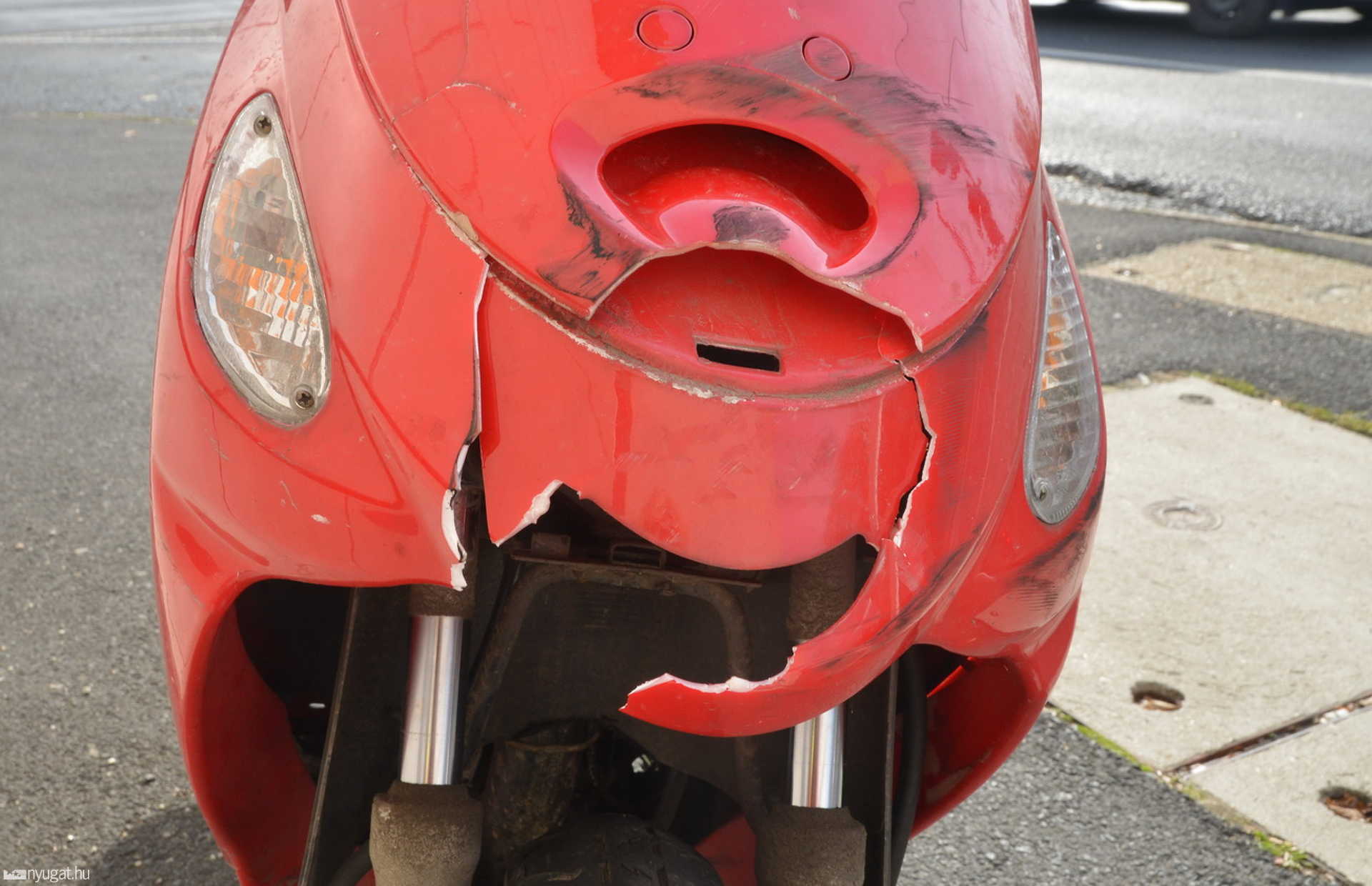 Robogó és Toyota ütközött Szombathely belvárosában