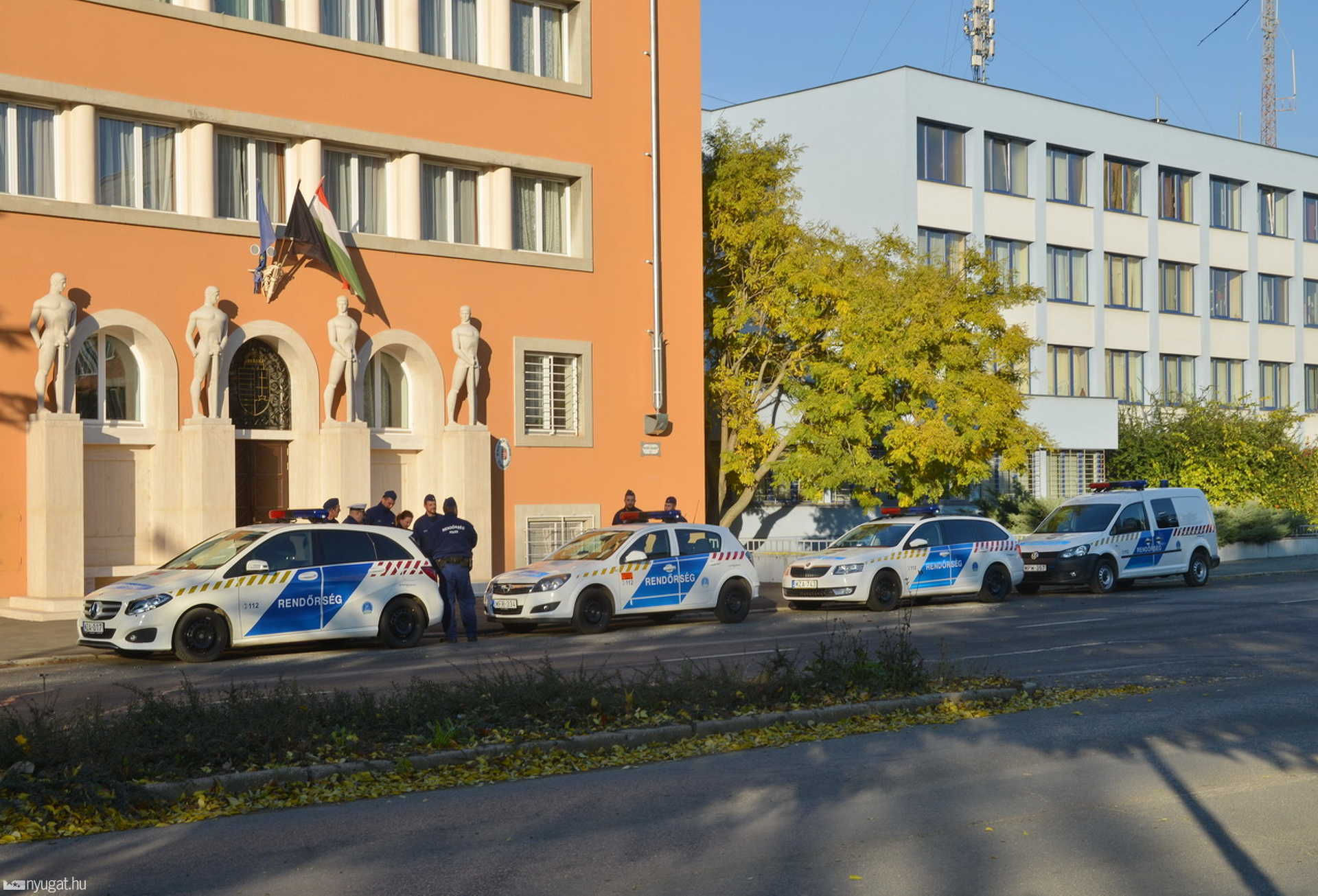 Szirénás tisztelgés Szombathelyen