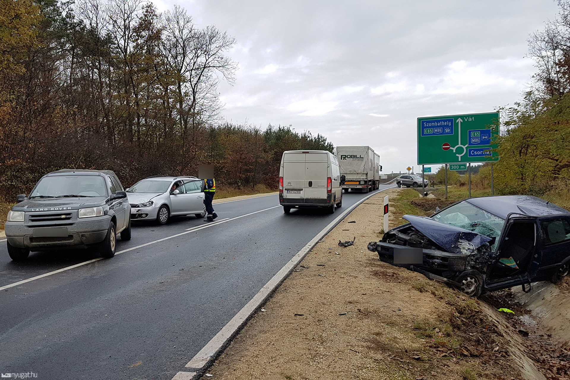 Három autó ütközött a 88-ason