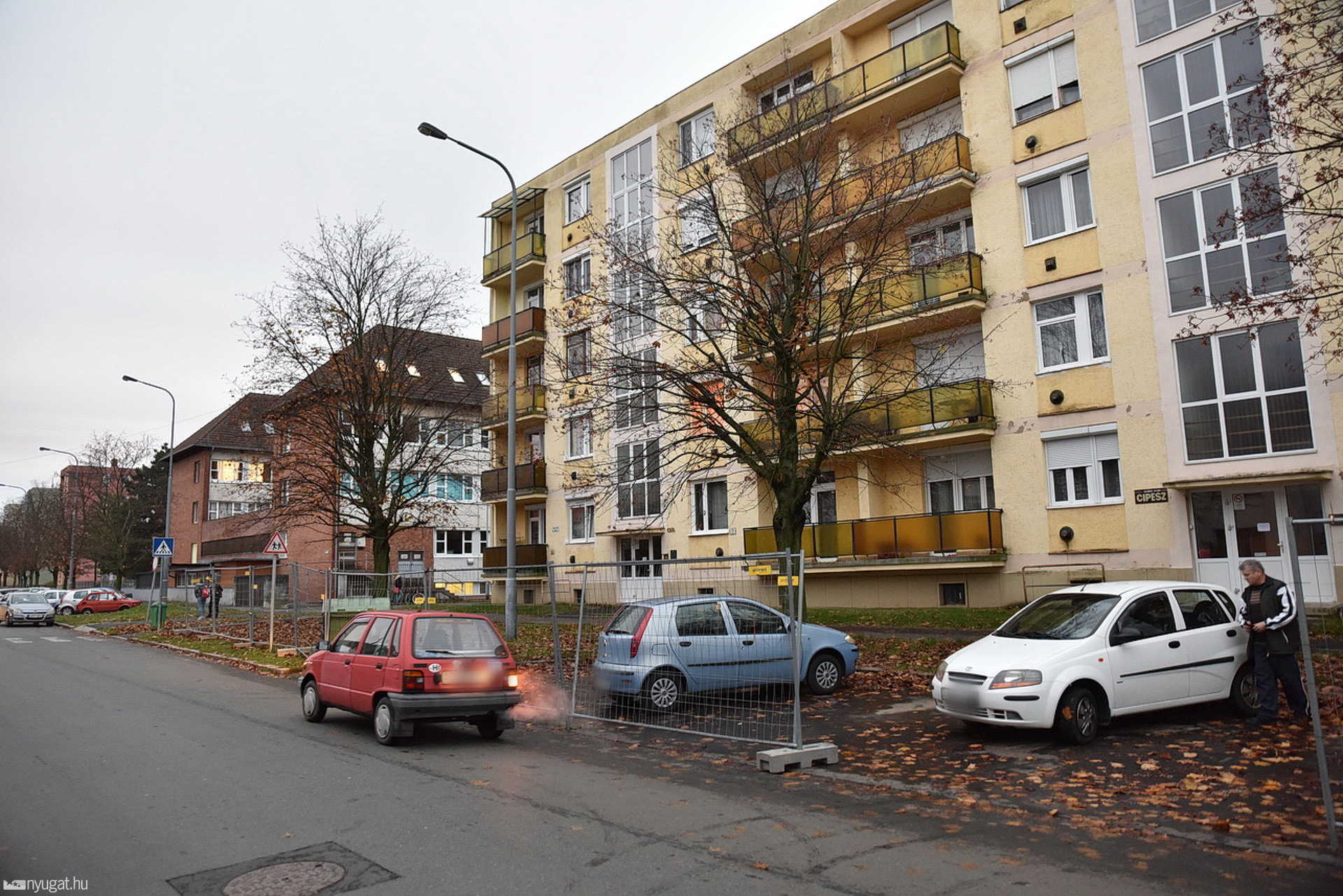 Tucatnyi autót kordonoztak körbe Szombathelyen