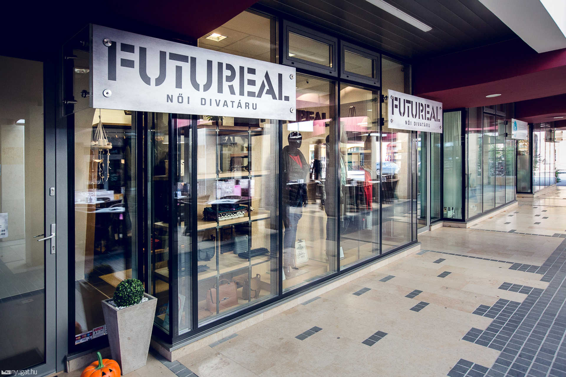 Futureal-üzlet Szombathelyen