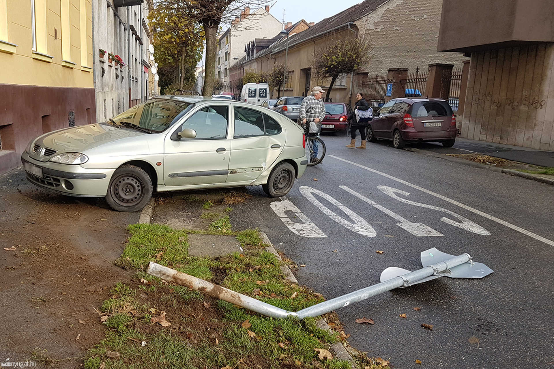 Rendőrautó elé hajtott egy Renault Szombathelyen