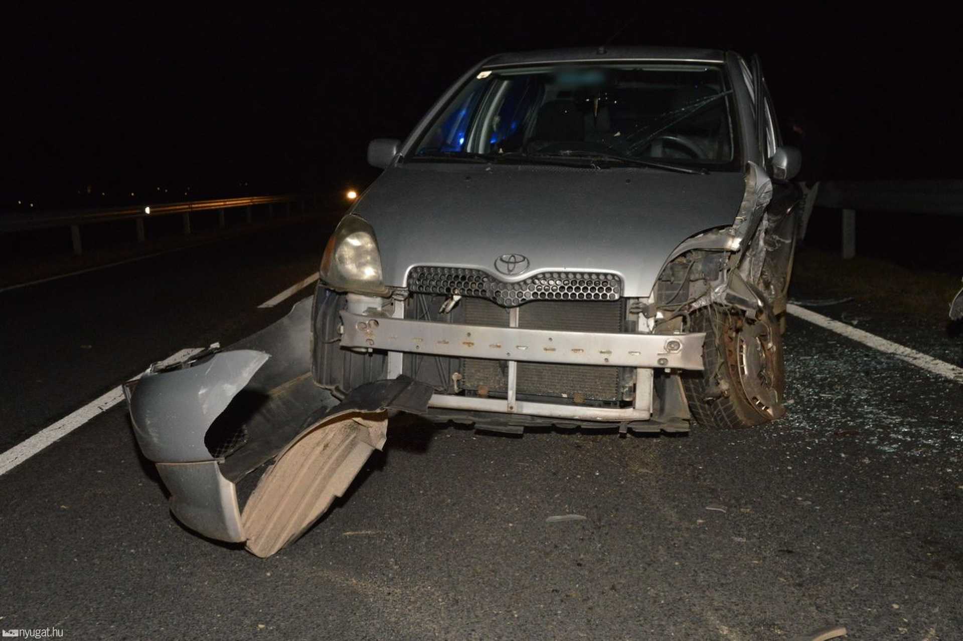 Toyota és Skoda frontális balesete a 89-esen