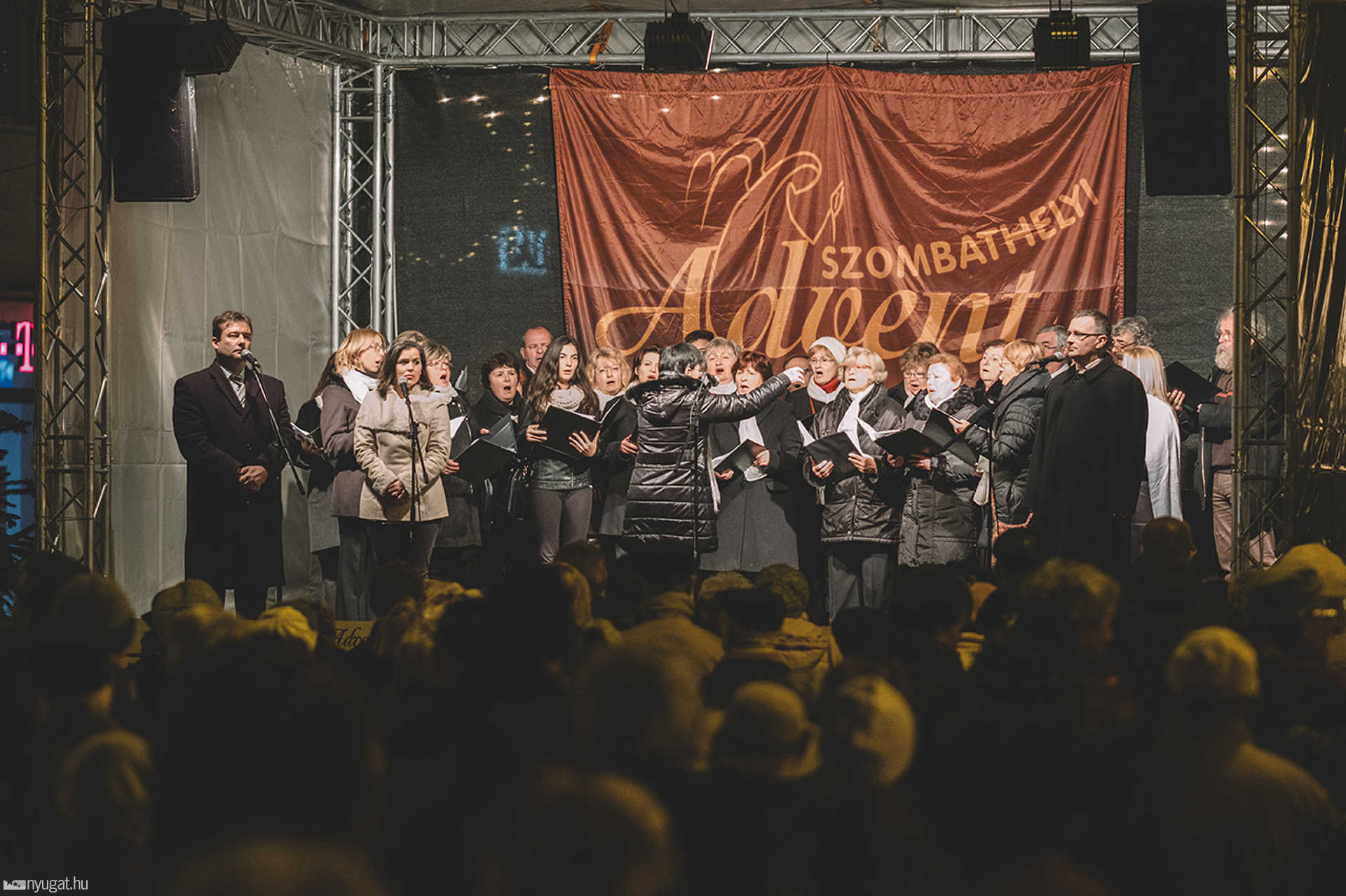 Adventi gyertyagyújtás a szombathelyi Fő téren - 2016