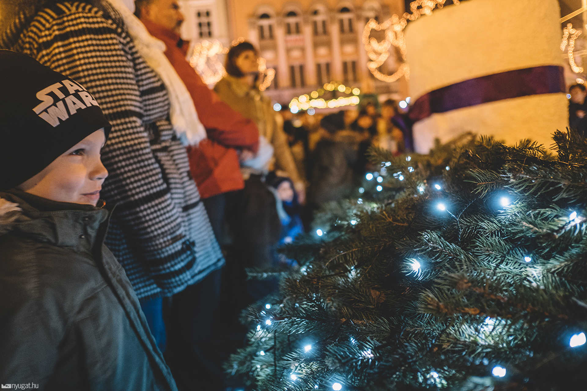 Adventi gyertyagyújtás a szombathelyi Fő téren - 2016