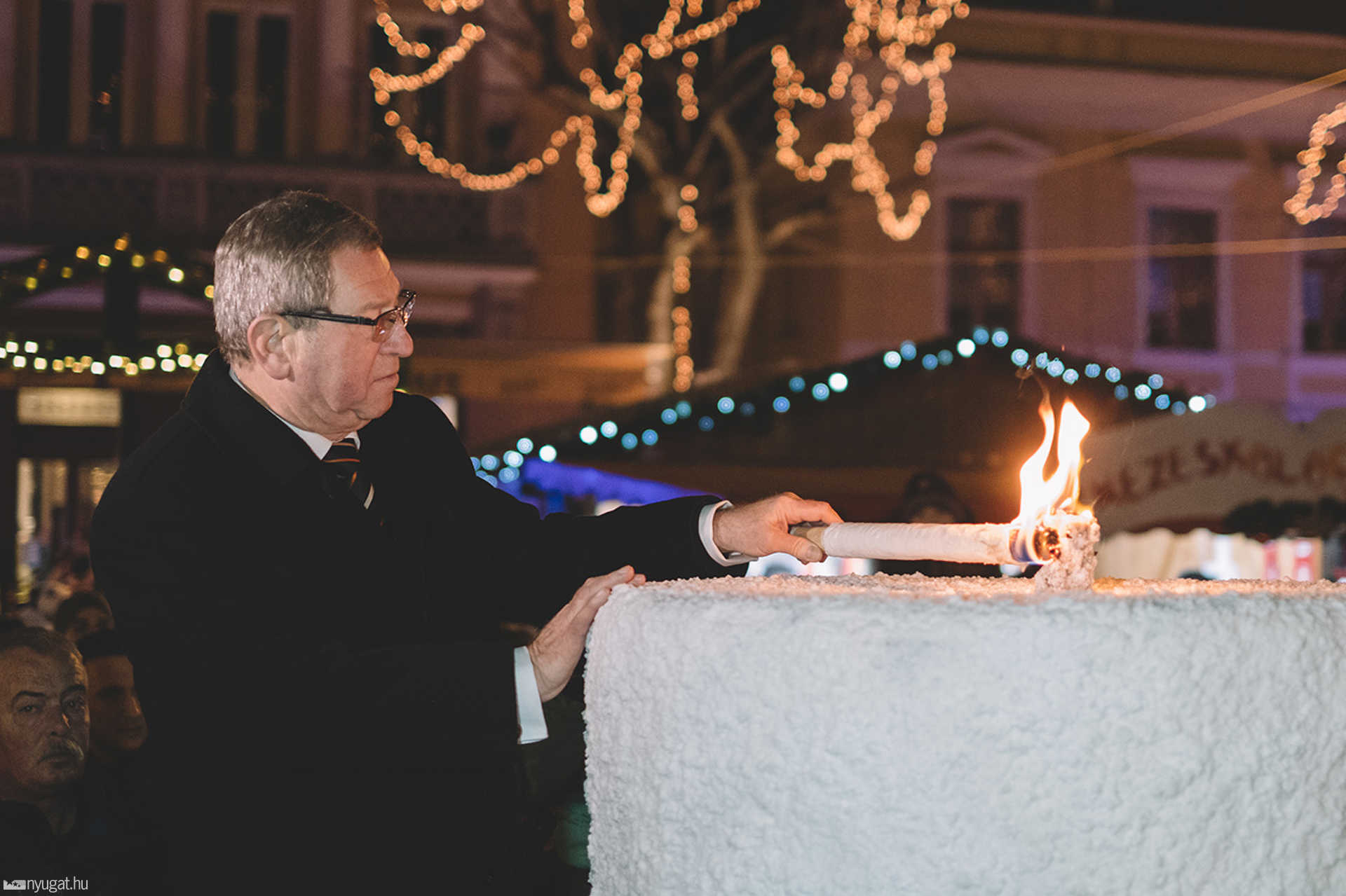 Adventi gyertyagyújtás a szombathelyi Fő téren - 2016