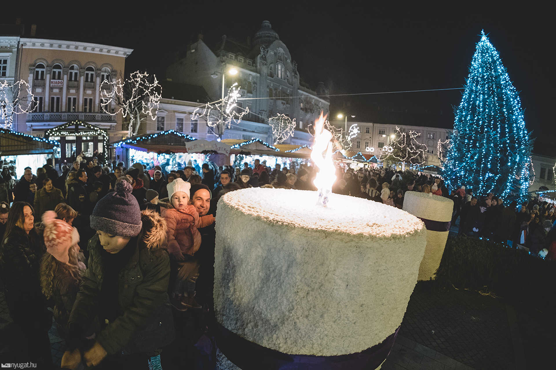 Adventi gyertyagyújtás a szombathelyi Fő téren - 2016