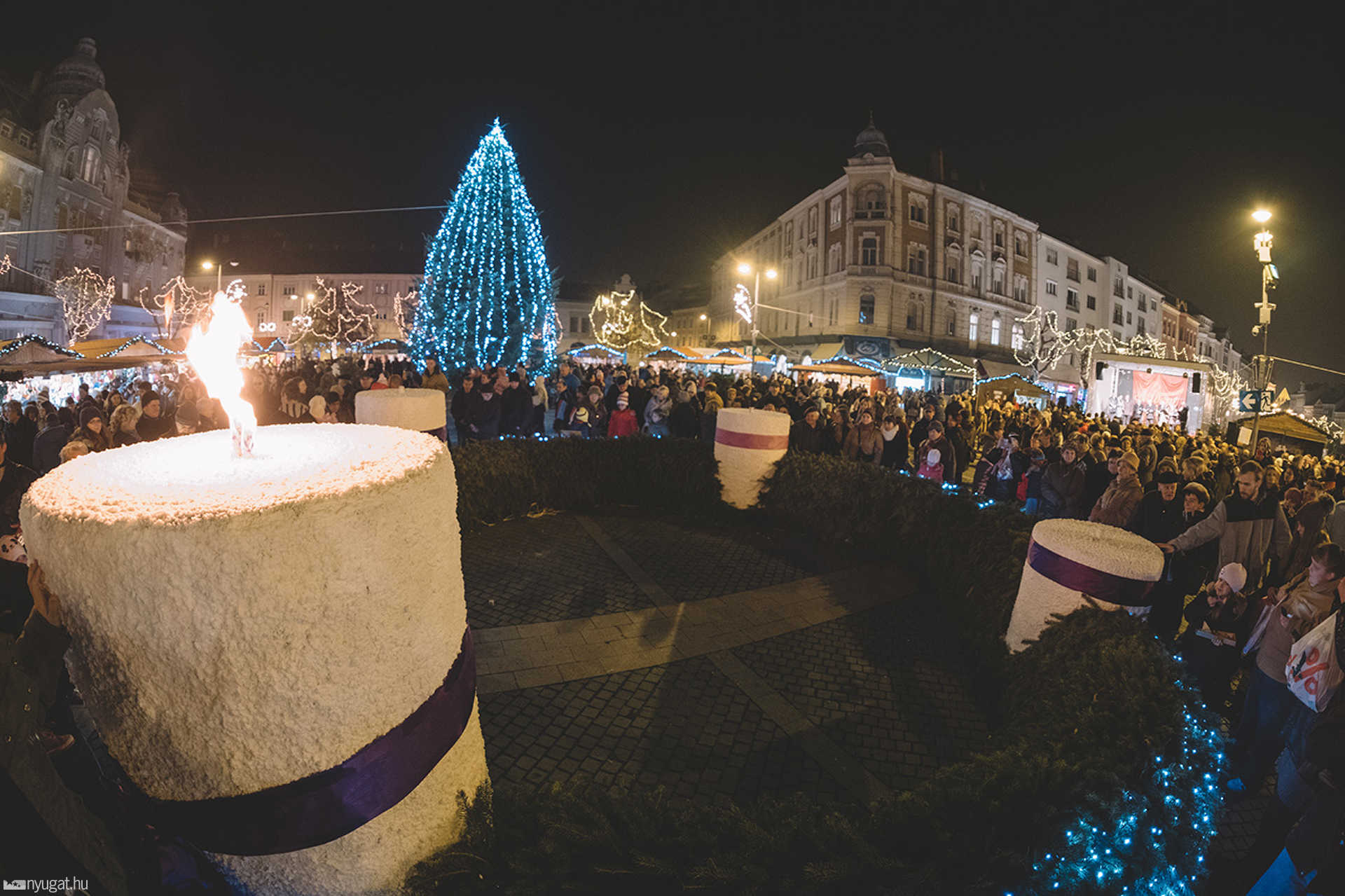 Adventi gyertyagyújtás a szombathelyi Fő téren - 2016