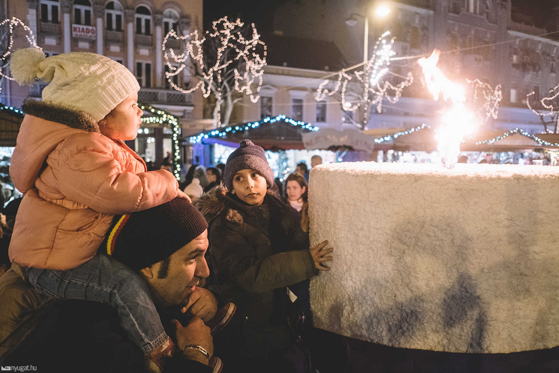 Adventi gyertyagyújtás a szombathelyi Fő téren - 2016