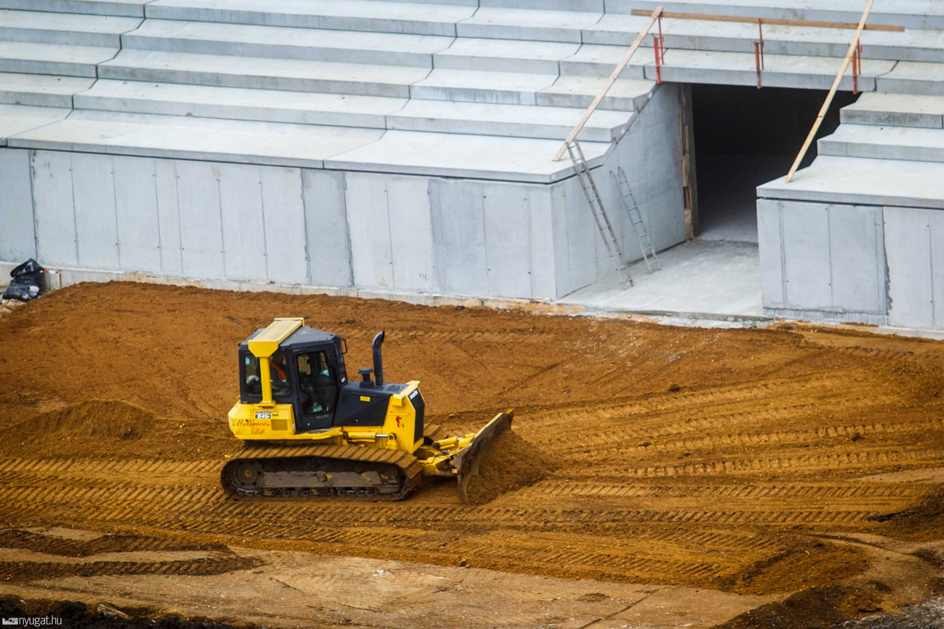 Már a tetőszerkezetet építik a Haladás-stadionon