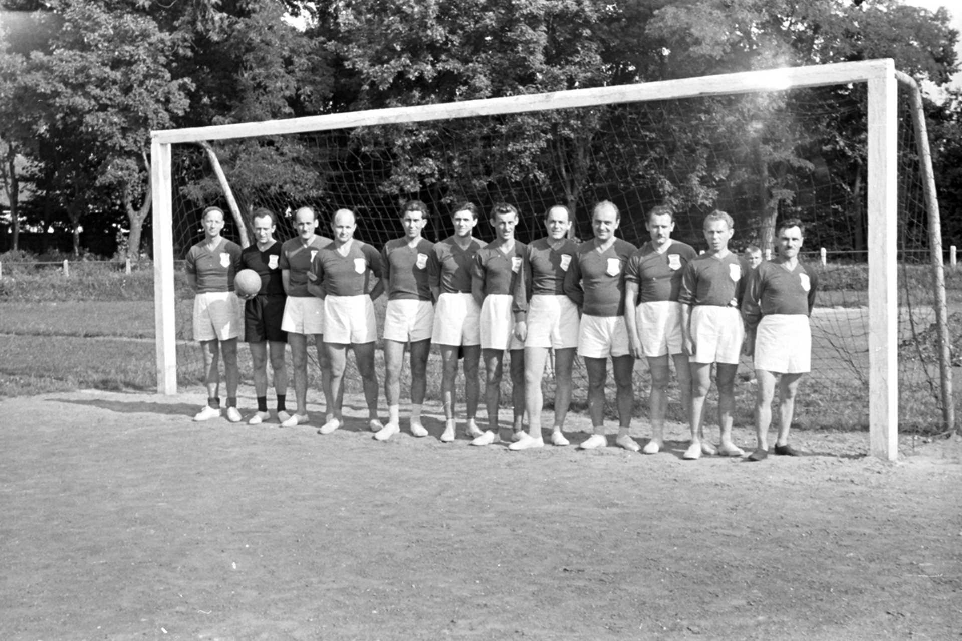 Városi sportpálya, MÁV Nevelőintézet nevelőinek és dolgozóinak labdarúgó csapata, 1958.
