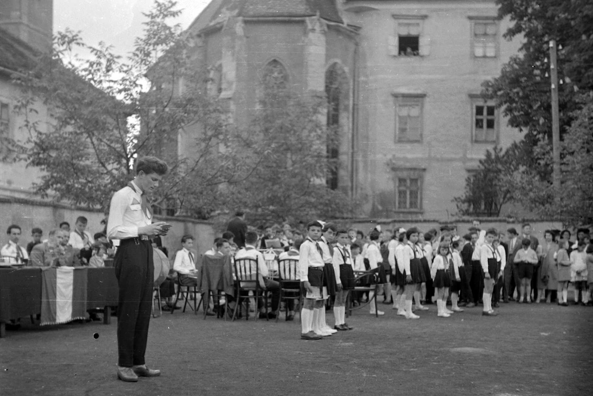 Kelcz-Adelffy utcai általános iskola udvara, 1966.