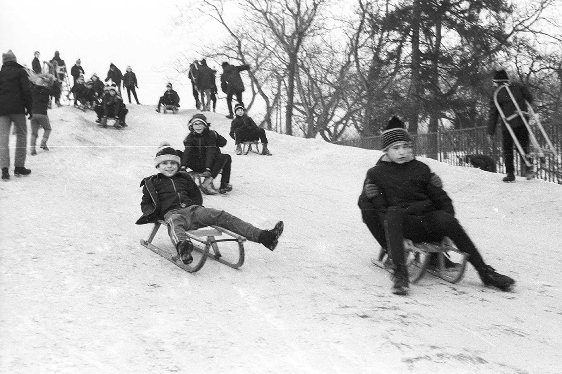 MÁV Nevelőintézet, szánkódomb, 1980.