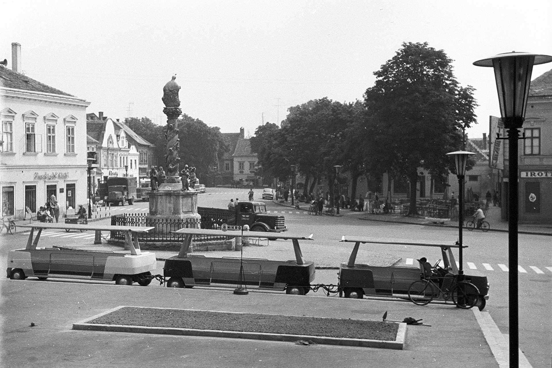 Fő tér, Szentháromság-szobor, 1966.