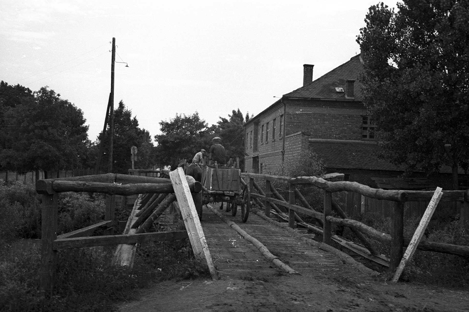 A Gyöngyös patak feletti híd a Szappangyárnál, 1948.