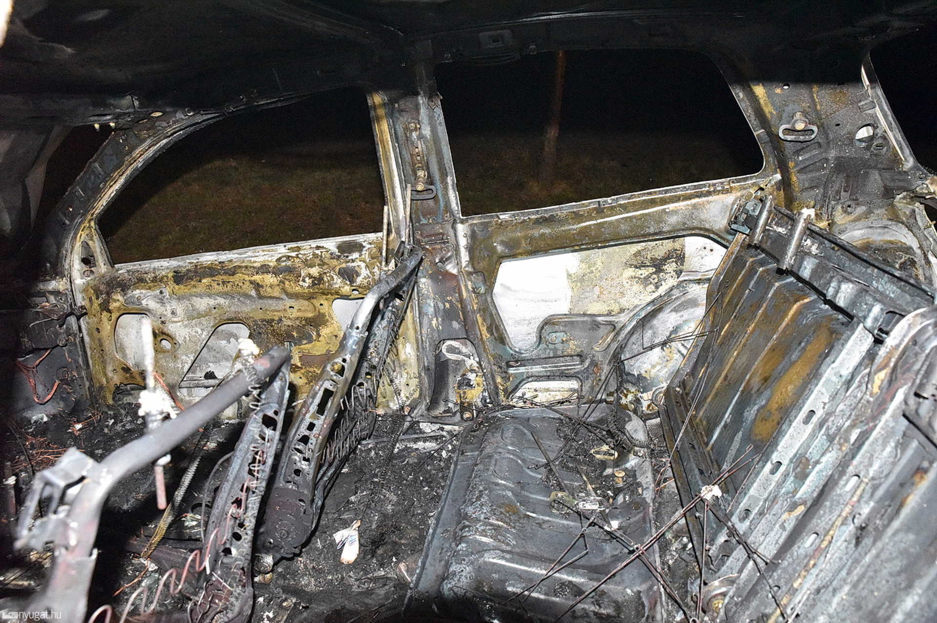 Kiégett egy Fiat Salköveskútnál