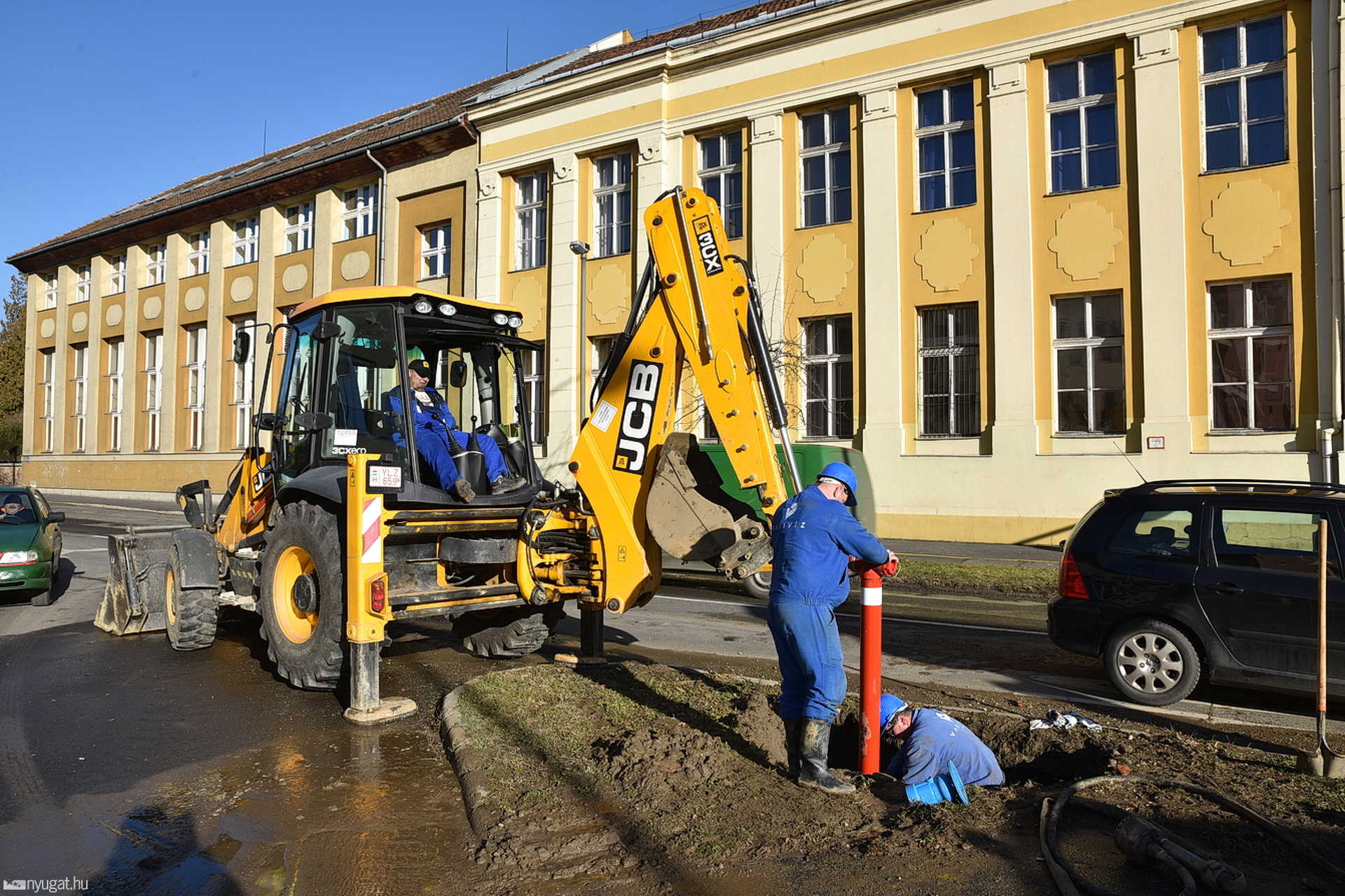 Helyreállítják a kidöntött tűzcsapot