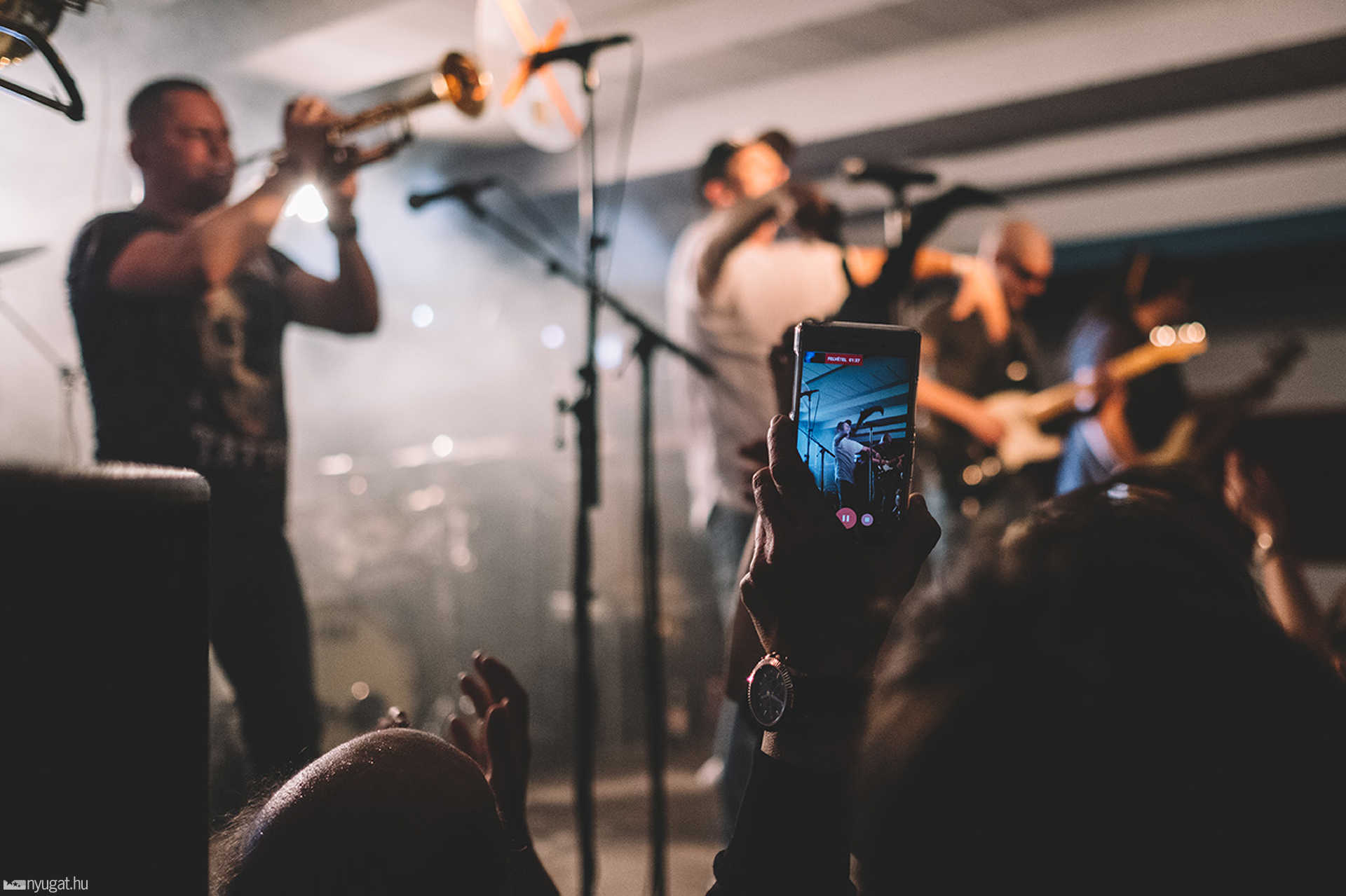 Ocho Macho koncert a Savaria moziban