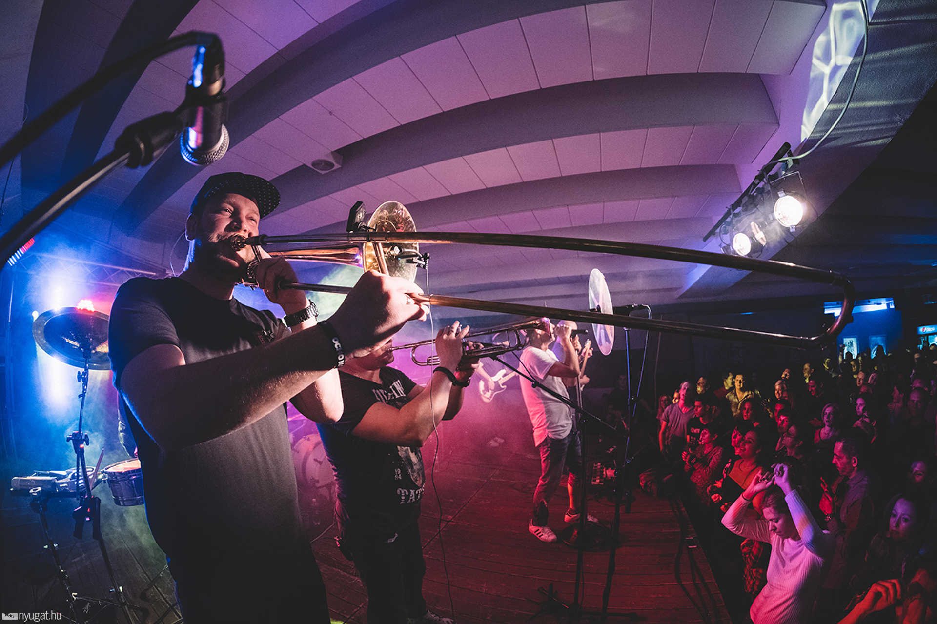 Ocho Macho koncert a Savaria moziban