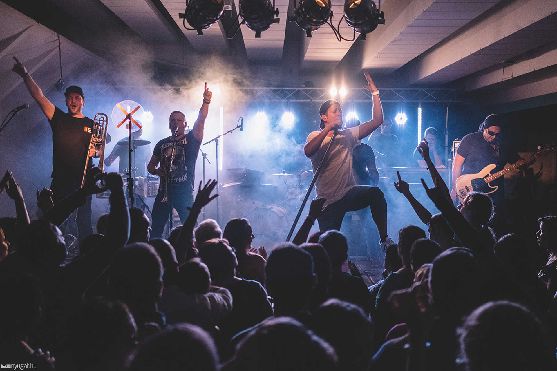 Ocho Macho koncert a Savaria moziban