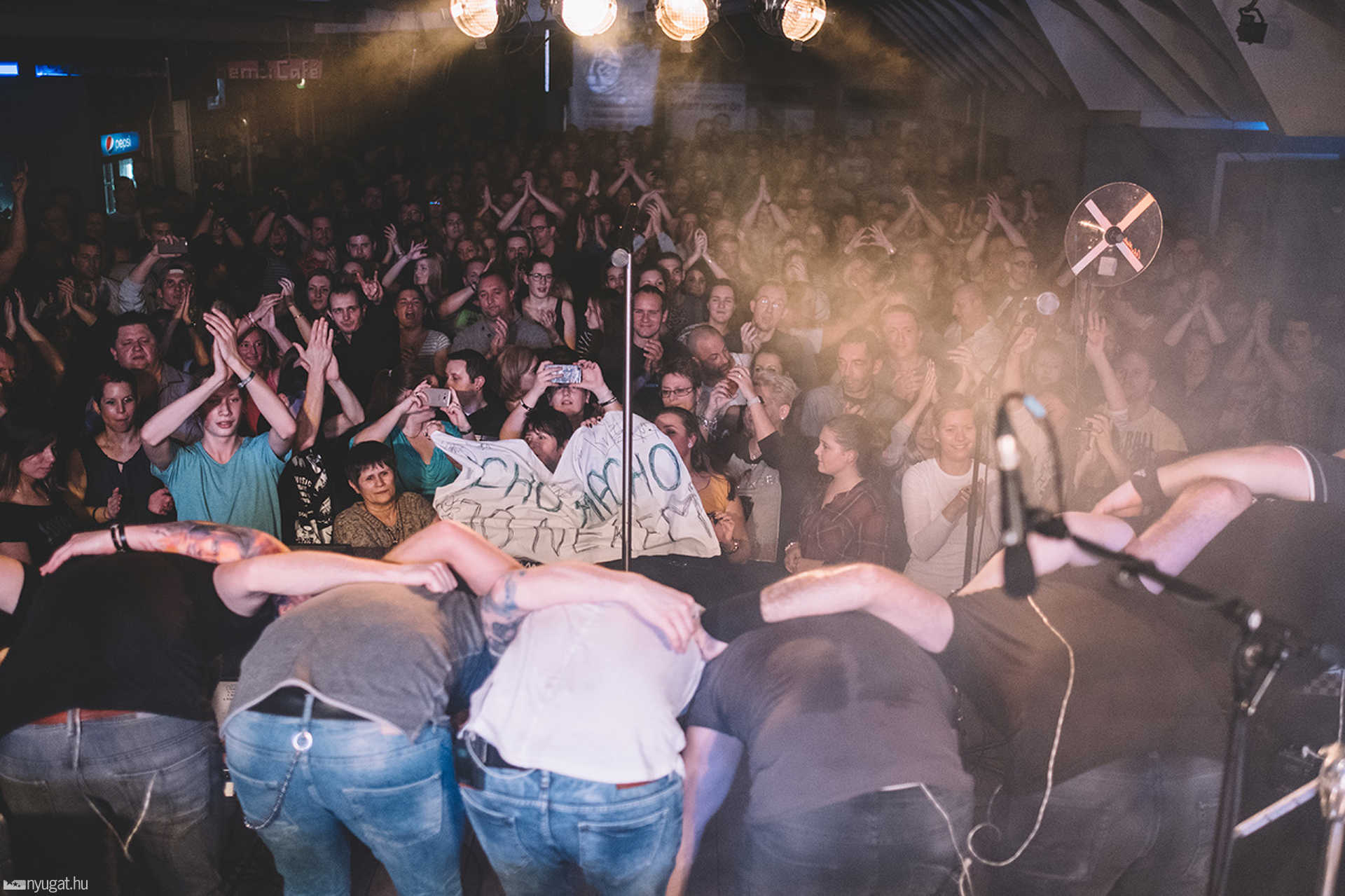 Ocho Macho koncert a Savaria moziban