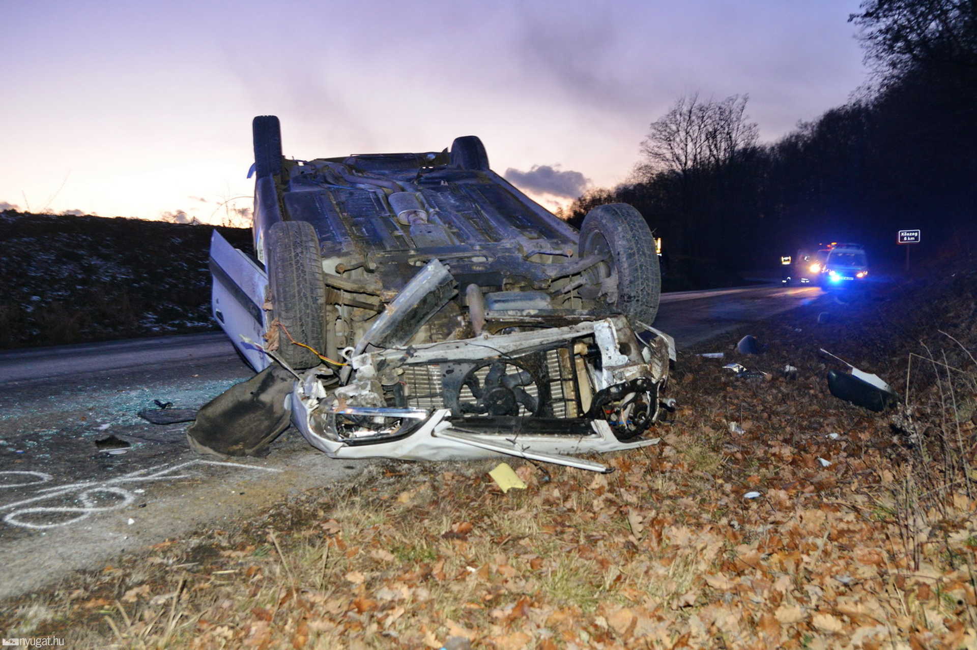 Ketten megsérültek a tetejére borult Citroenben Horvátzsidánynál